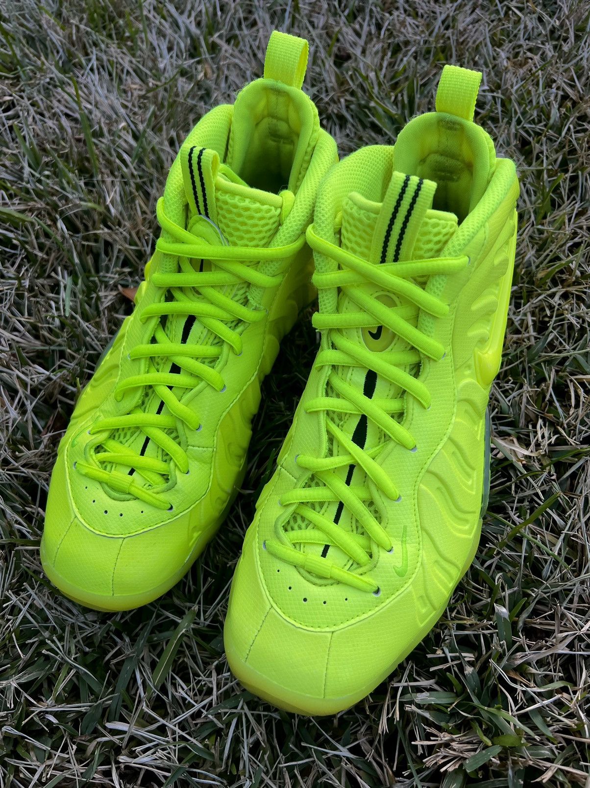 Nike CLEAN Nike Air Foamposite Volt 2021 size 5.5 Womens Shoes Size US 5.5 / IT 35.5 - 3 Thumbnail