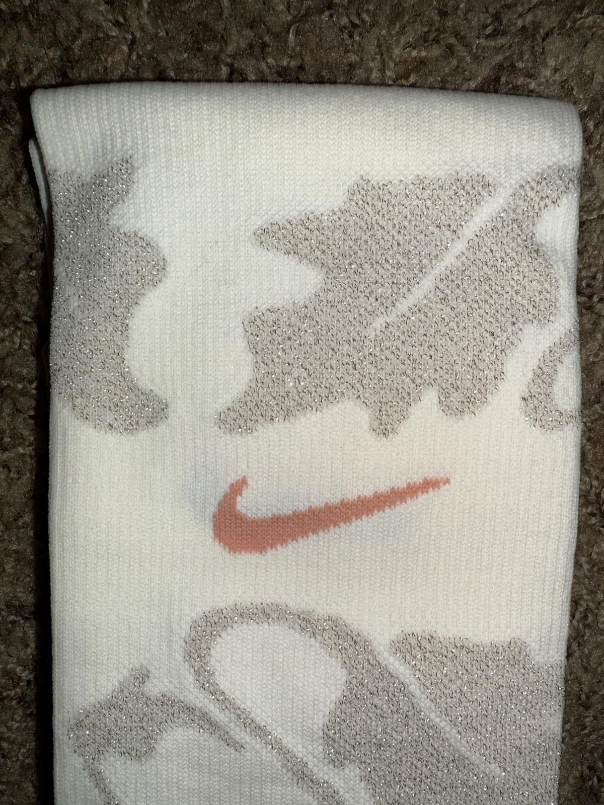 Nike Nike Men’s FFF 2025-2026 France Away Vapor Strike Knee-High Socks Sample Size ONE SIZE - 4 Thumbnail