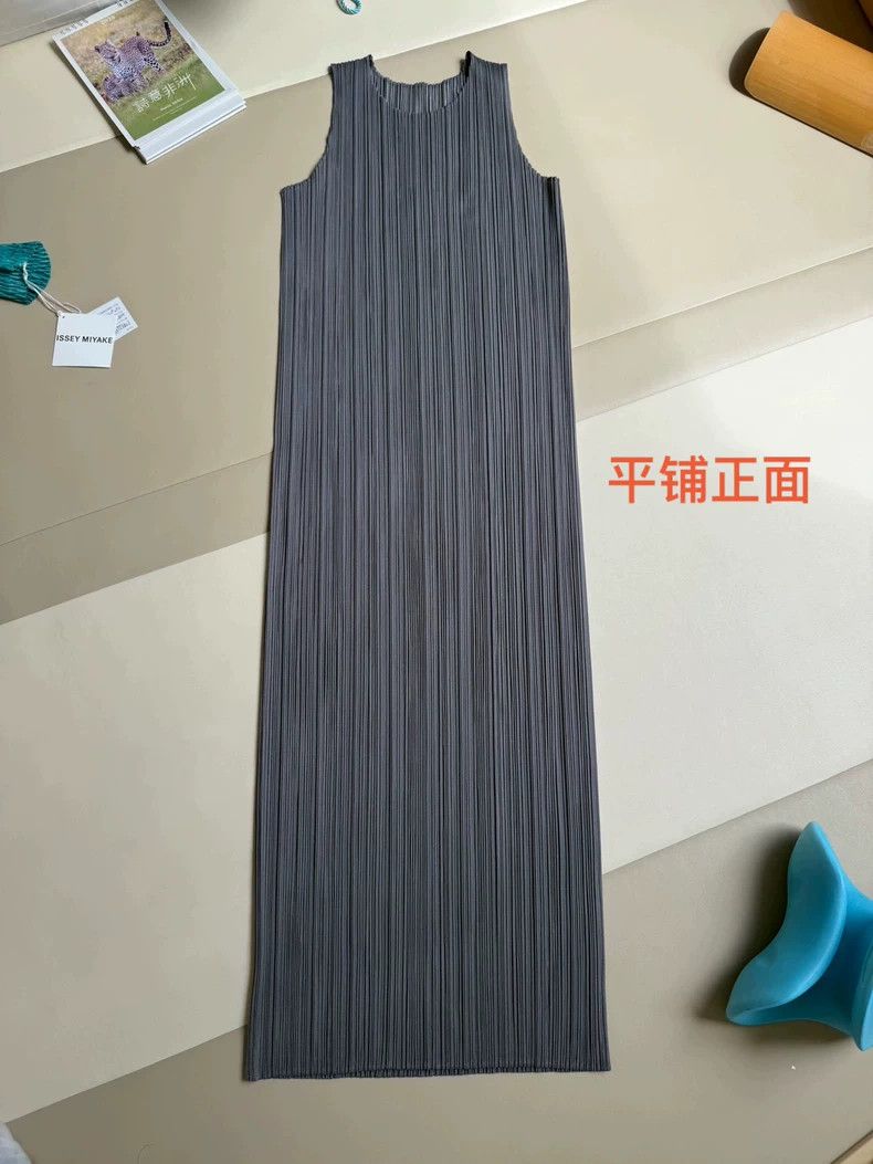 Other Issey Miyake size:2 Dark grey pleated sleeveless dress Size XS / US 0-2 / IT 36-38 - 6 Thumbnail
