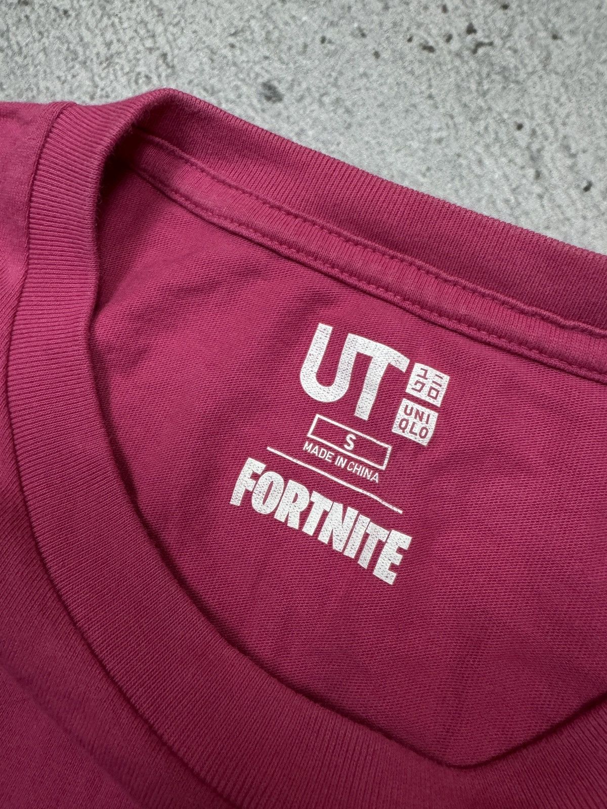 Uniqlo Uniqlo Fortnite t shirt center logo hype Size US S / EU 44-46 / 1 - 3 Thumbnail
