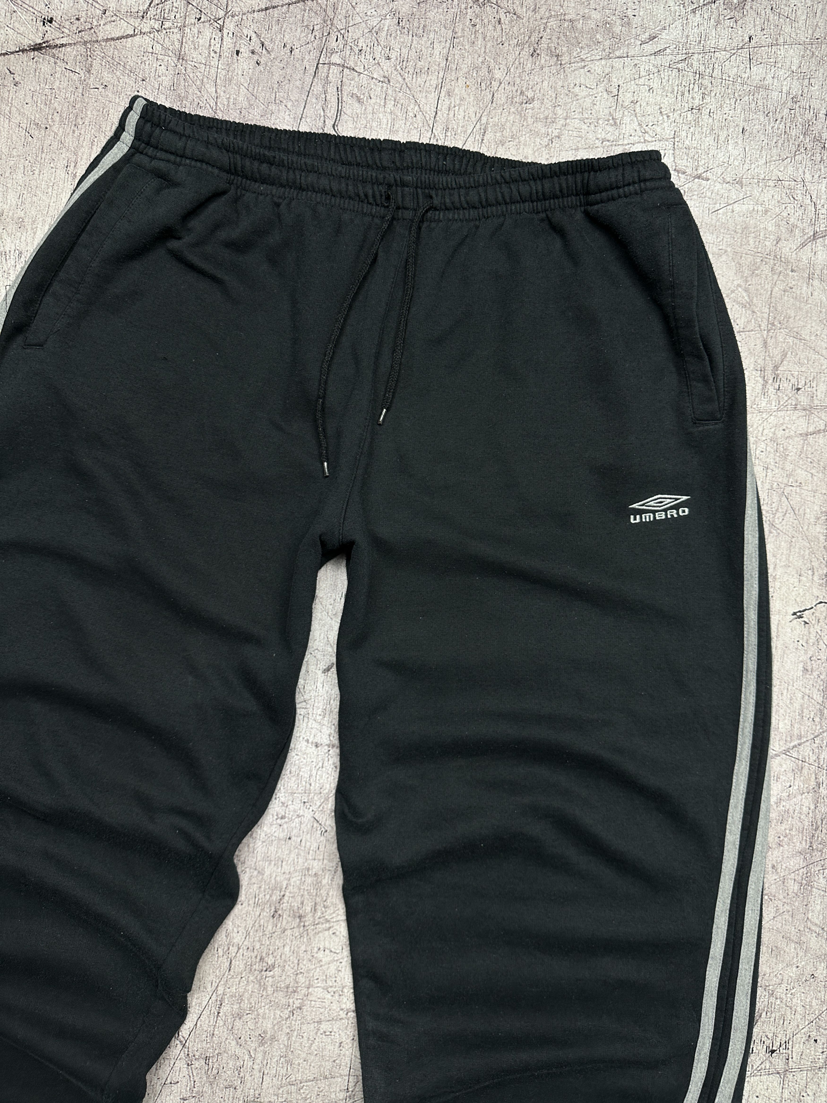 Umbro Umbro Vintage Mens Baggy Sweatpants Cotton Track Pants Size US 38 / EU 54 - 2 Thumbnail