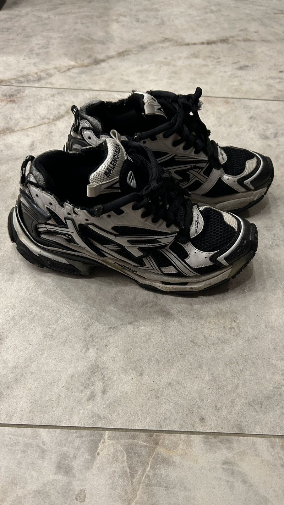 Balenciaga Balenciaga Runner Sneaker Black/White Size US 7 / EU 40 - 1 Thumbnail
