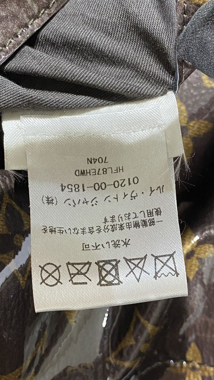 Louis Vuitton Louis Vuitton Kim Jones 48 Monogram Glaze signatures Coat Size US M / EU 48-50 / 2 - 15 Thumbnail