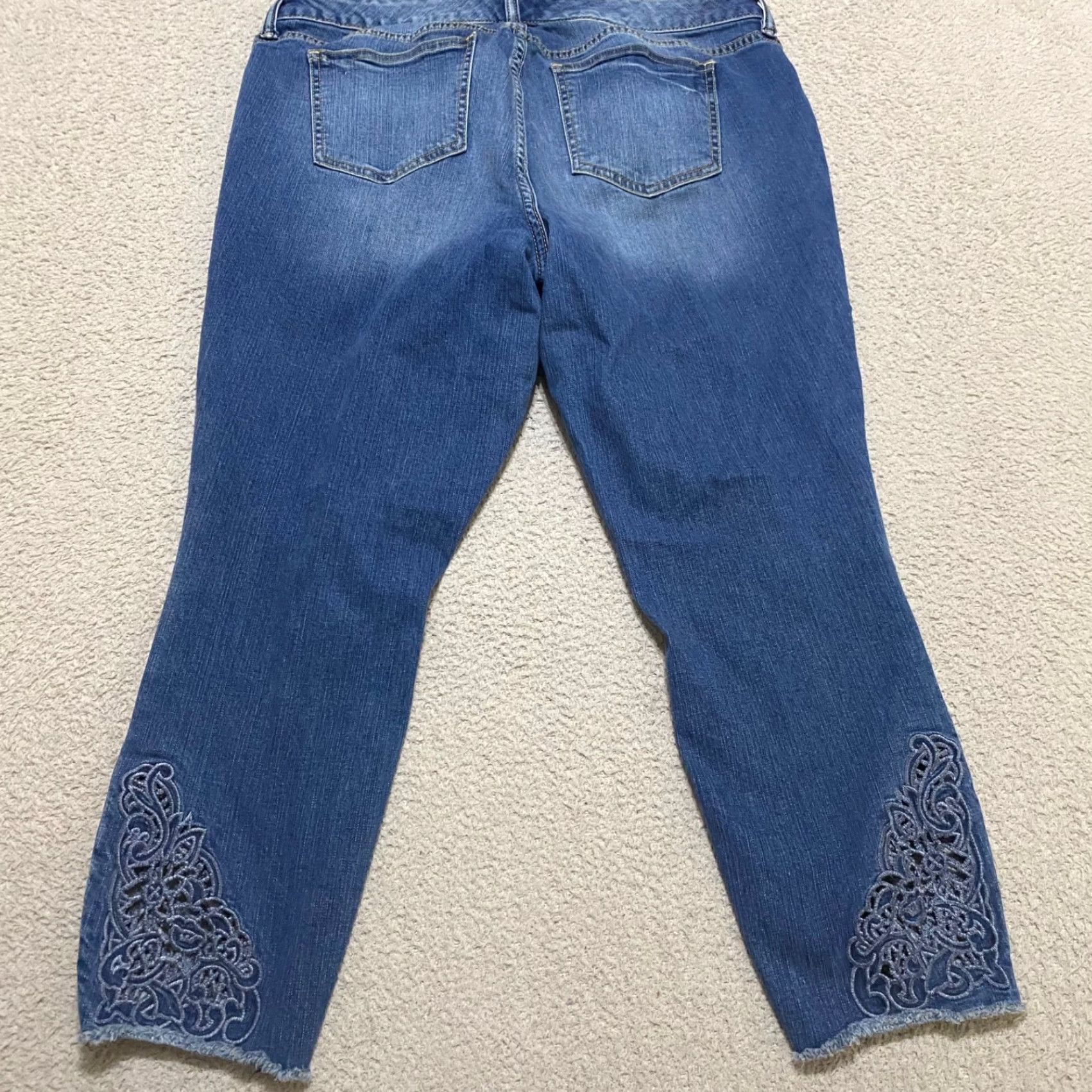 Torrid Torrid Jeans Women Blue Medium Wash Skinny Mid Rise 14 5-Pocket Denim Embroidered Stretch Size 36" / US 14 / IT 50 - 2 Thumbnail