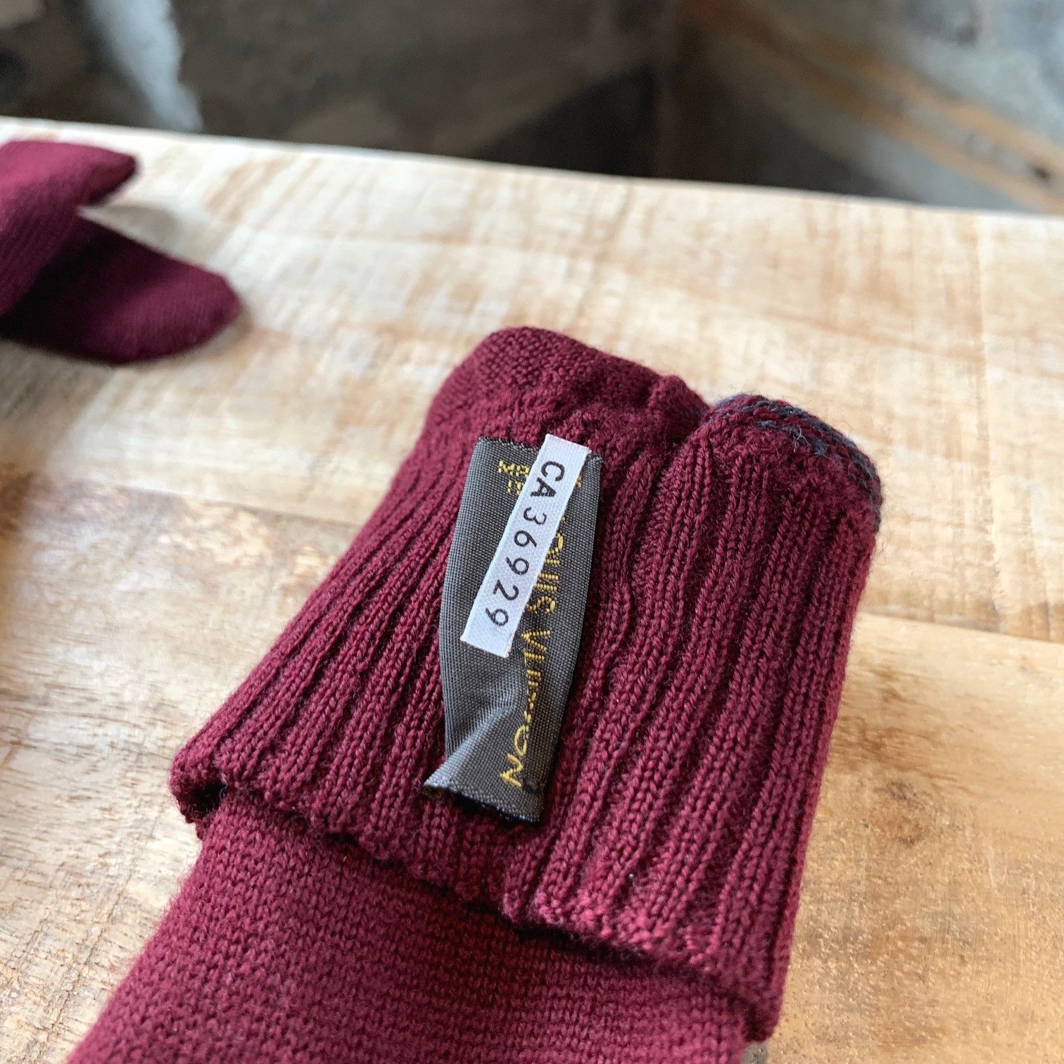 Louis Vuitton Louis Vuitton Burgundy Wool Knit Damier Gloves Size ONE SIZE - 7 Thumbnail