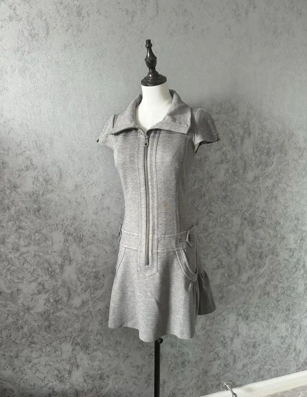 Burberry Burberry Gray Short Sleeve Dress for Women Size M / US 6-8 / IT 42-44 - 1 Thumbnail
