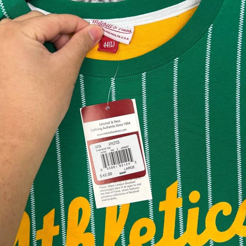 Mitchell & Ness Oakland Athletics Shirt Men Green Pinstripes Cotton New L Size US L / EU 52-54 / 3 - 6 Thumbnail