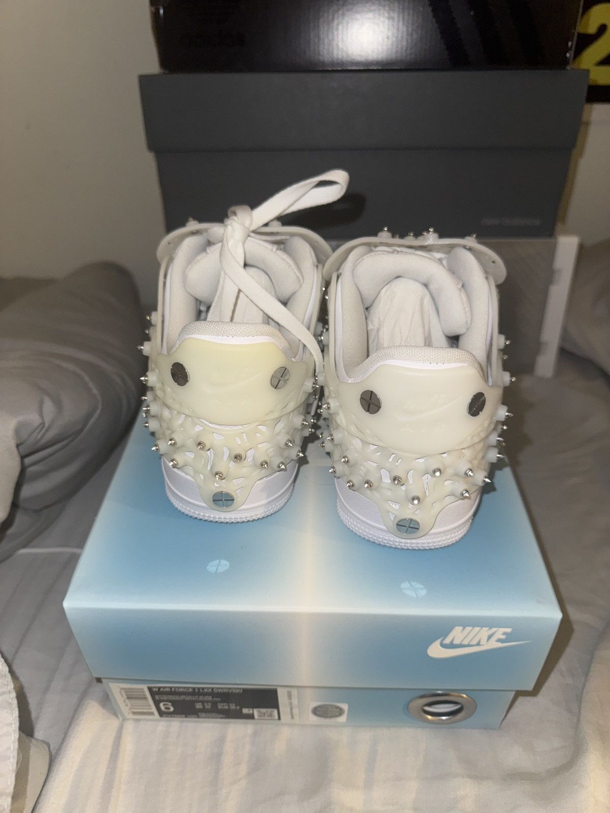 Nike × Swarovski Nike x swarovski size 6 brand new Size US 6 / EU 39 - 8 Thumbnail