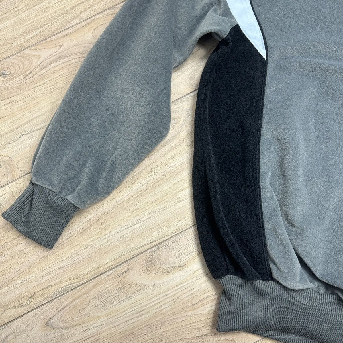 Adidas Vintage Y2K Adidas Rare Velour Grey Zip Up Track Jacket Size US S / EU 44-46 / 1 - 12 Thumbnail