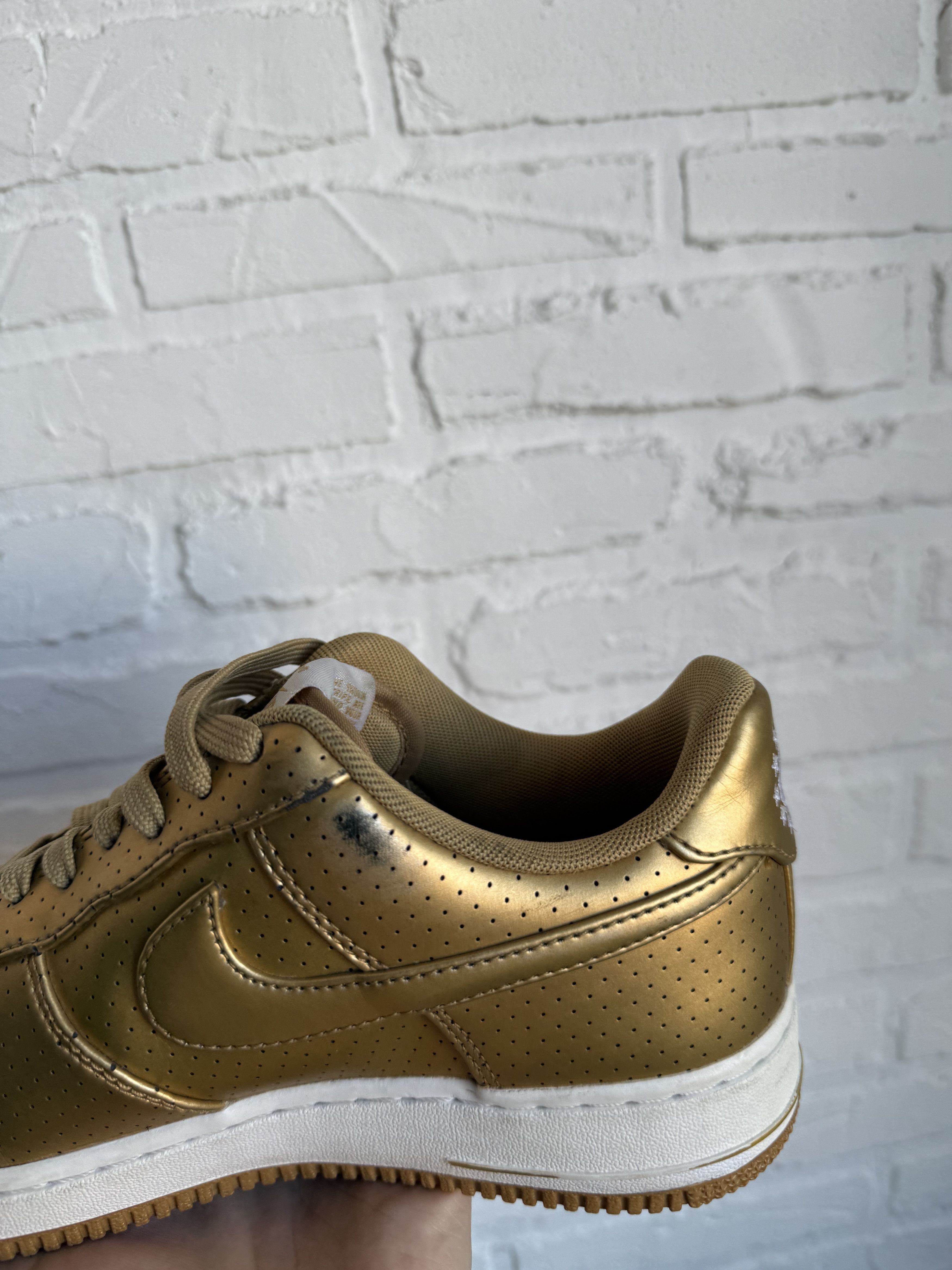 Nike Nike Air Force 1 Low '07 LV8 'Gold' sneakers Size US 7 / EU 40 - 12 Thumbnail