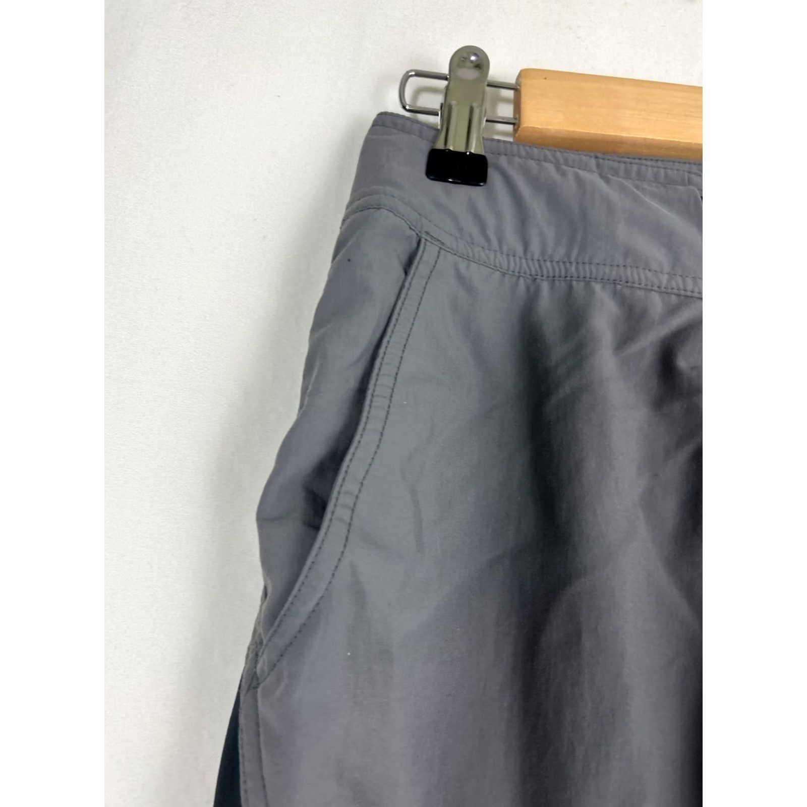 Mountain Hardwear Mountain Hard Wear Shorts Hiking Womens 8 Gray Belted Hook & Loop 4-Pocket Lightweight Quick Dry Utility Outdoor 90s Size 30" / US 8 / IT 44 - 6 Thumbnail