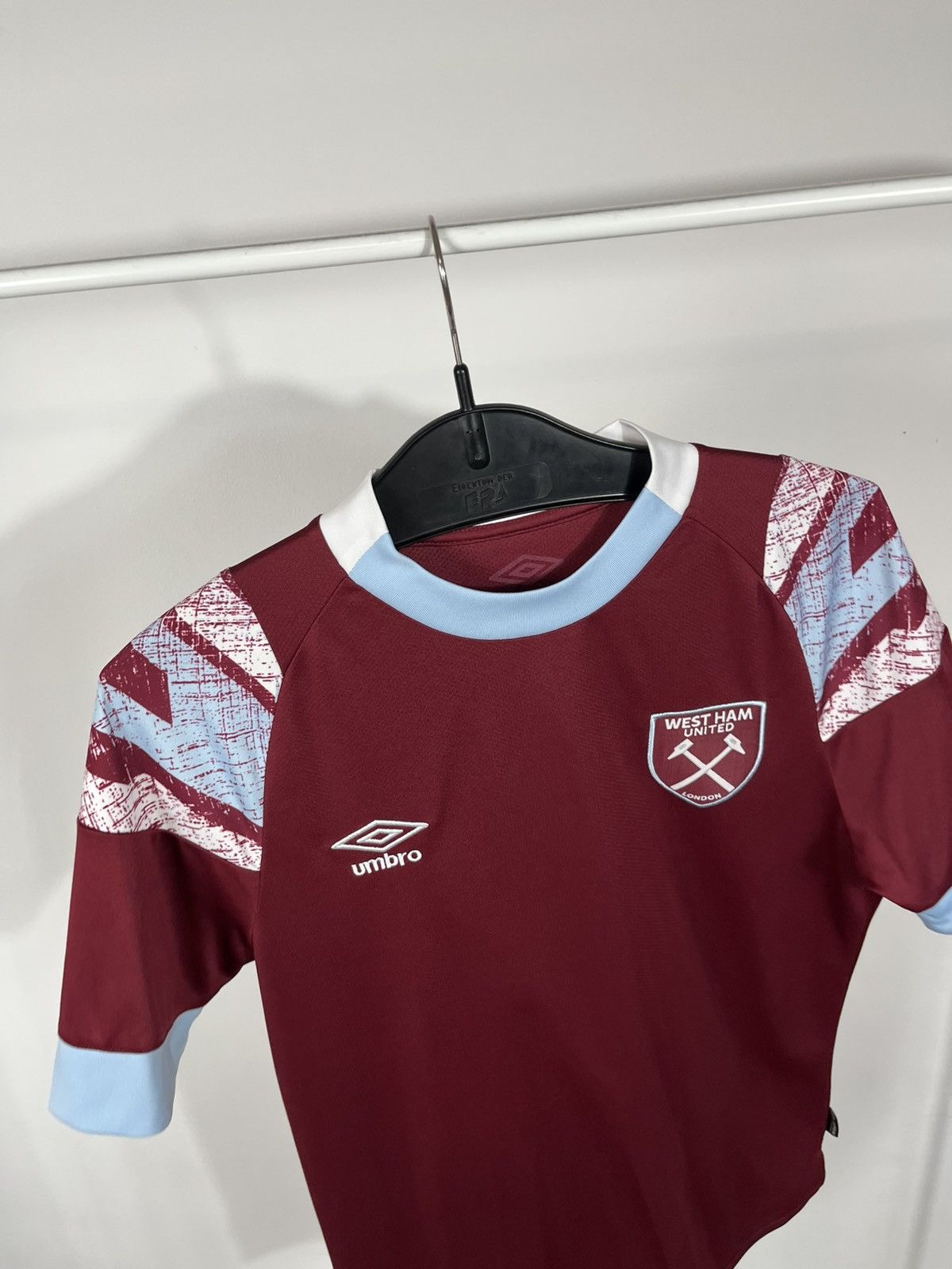 Umbro West Ham United Umbro Home Jersey 2022/23 Soccer Shirt S Size US S / EU 44-46 / 1 - 5 Thumbnail