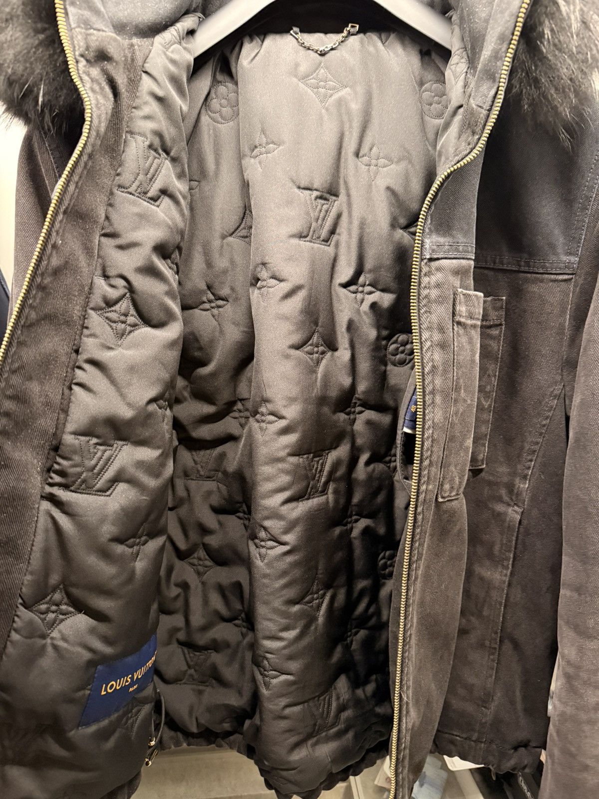 Louis Vuitton Louis Vuitton Denim Blouson With Fur Hood Size US M / EU 48-50 / 2 - 3 Thumbnail