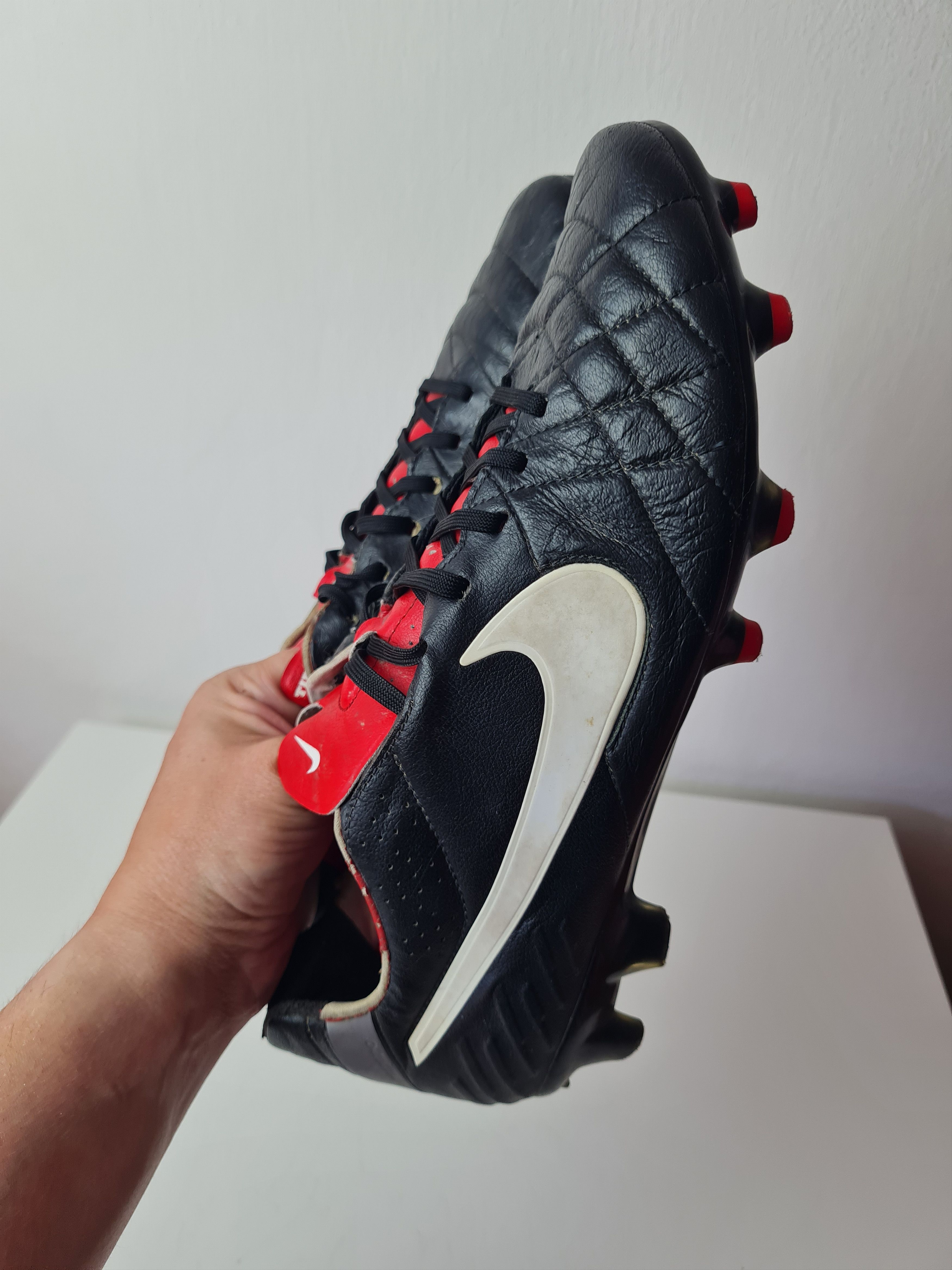 Nike Football cleats boots 2012 454309-010 NIKE TIEMPO MYSTIC Size US 9 / EU 42 - 19 Thumbnail