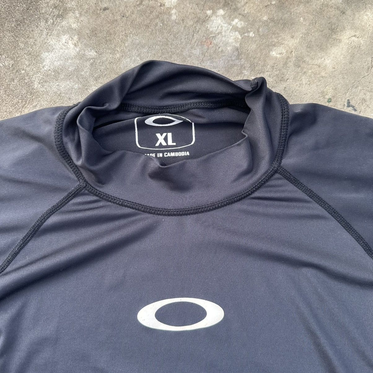 Oakley Vintage Oakley termo Jersey Tshirt Y2K Tee Size US XL / EU 56 / 4 - 4 Thumbnail