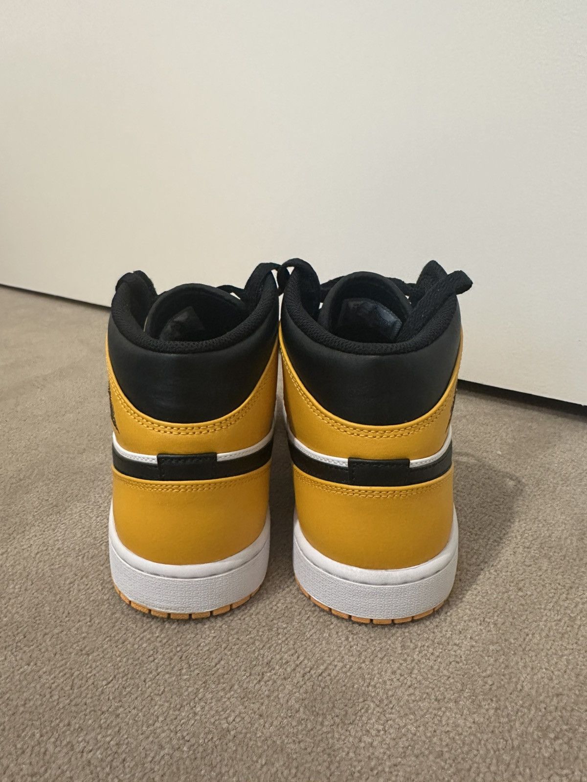 Jordan Brand Air Jordan 1 Mid Taxi Size US 9.5 / EU 42-43 - 5 Thumbnail