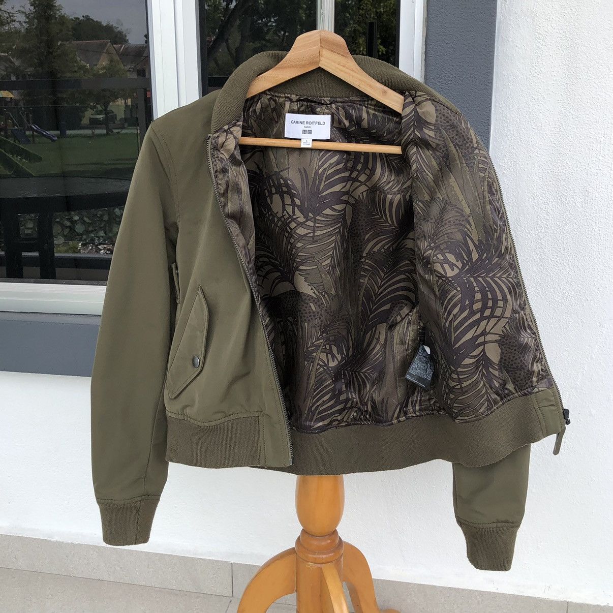 Uniqlo Uniqlo x Carine Roitfeld Crop Top Bomber Jacket Size M / US 6-8 / IT 42-44 - 7 Thumbnail