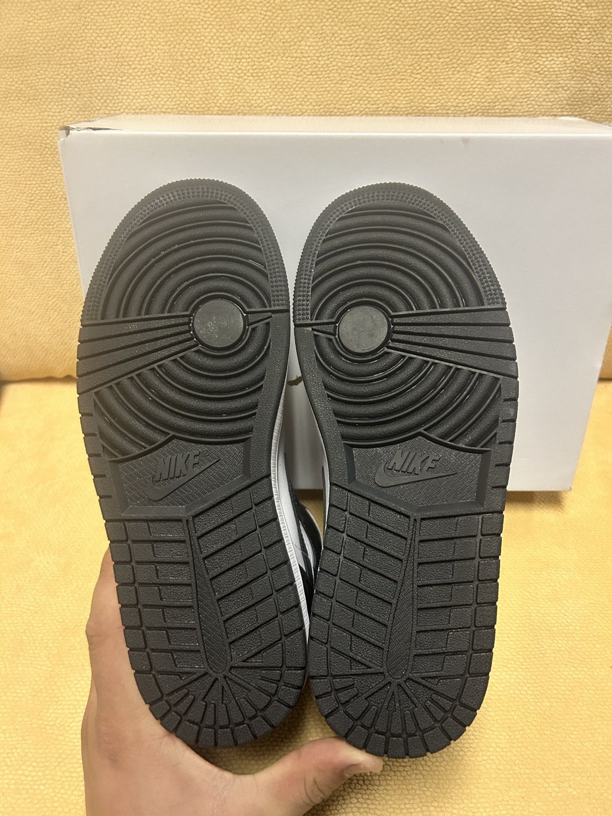 Jordan Brand Air jordan 1 mid Size US 6.5 / EU 39-40 - 5 Thumbnail