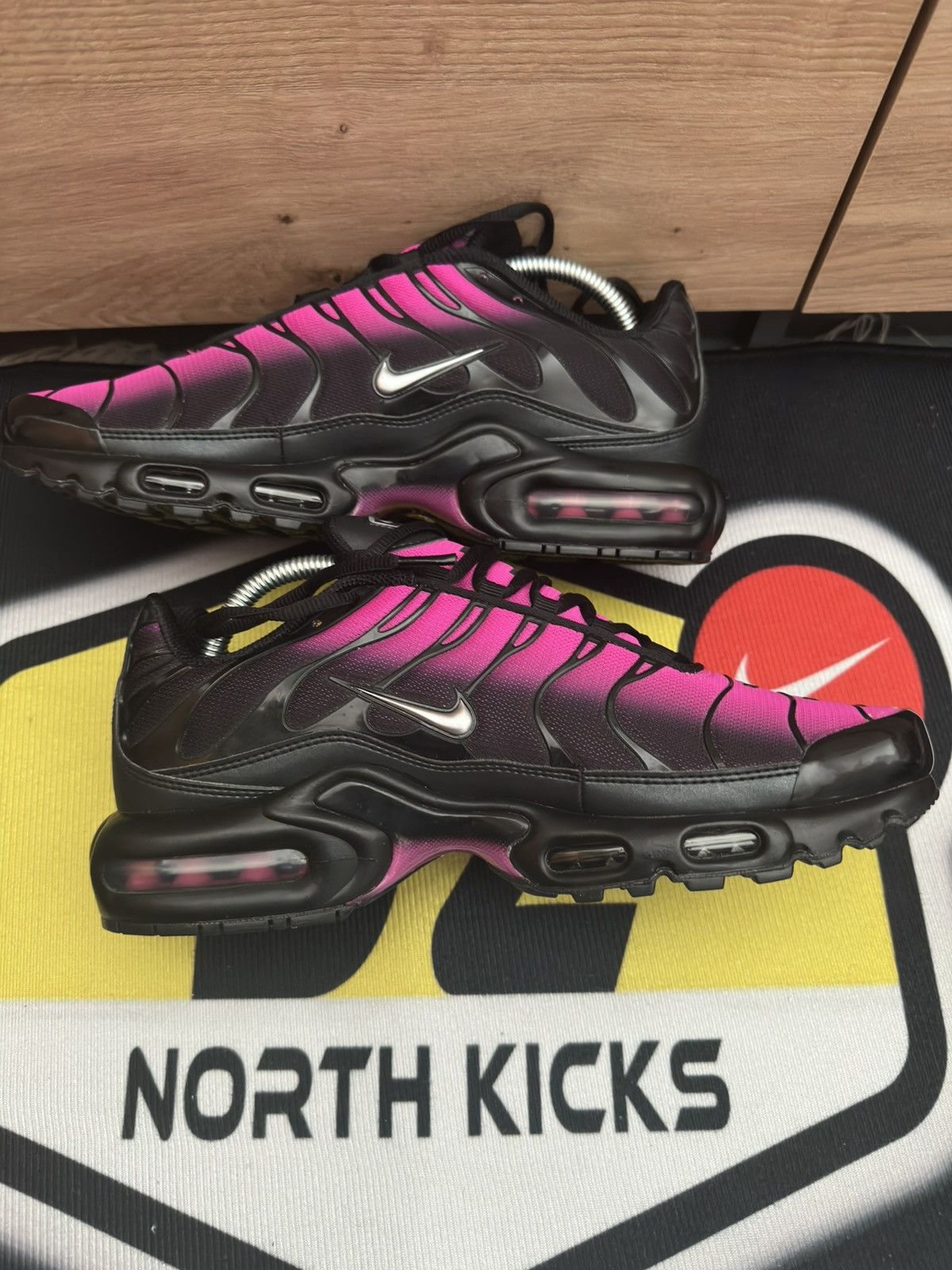 Nike Nike Air Max Plus Black/pink Size US 9 / EU 42 - 1 Thumbnail