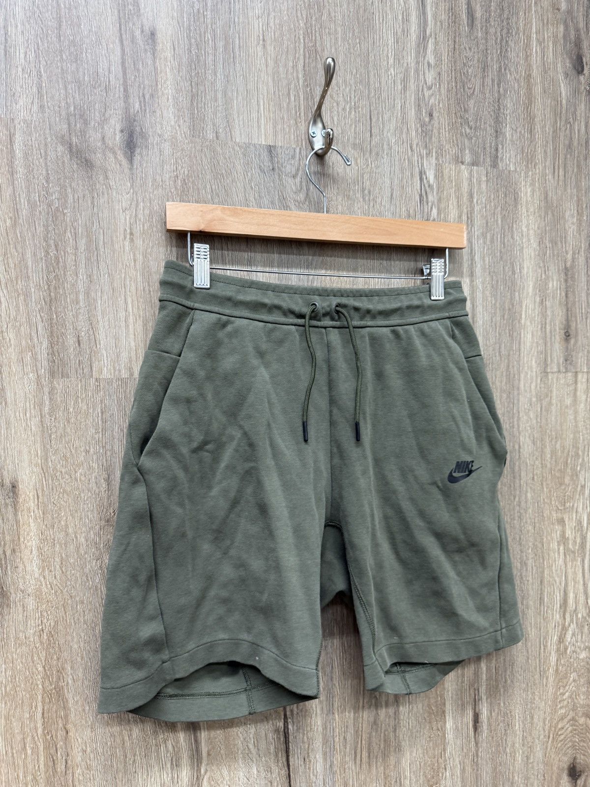 Nike Nike Tech Olive Green Shorts Size US 30 / EU 46 - 2 Thumbnail