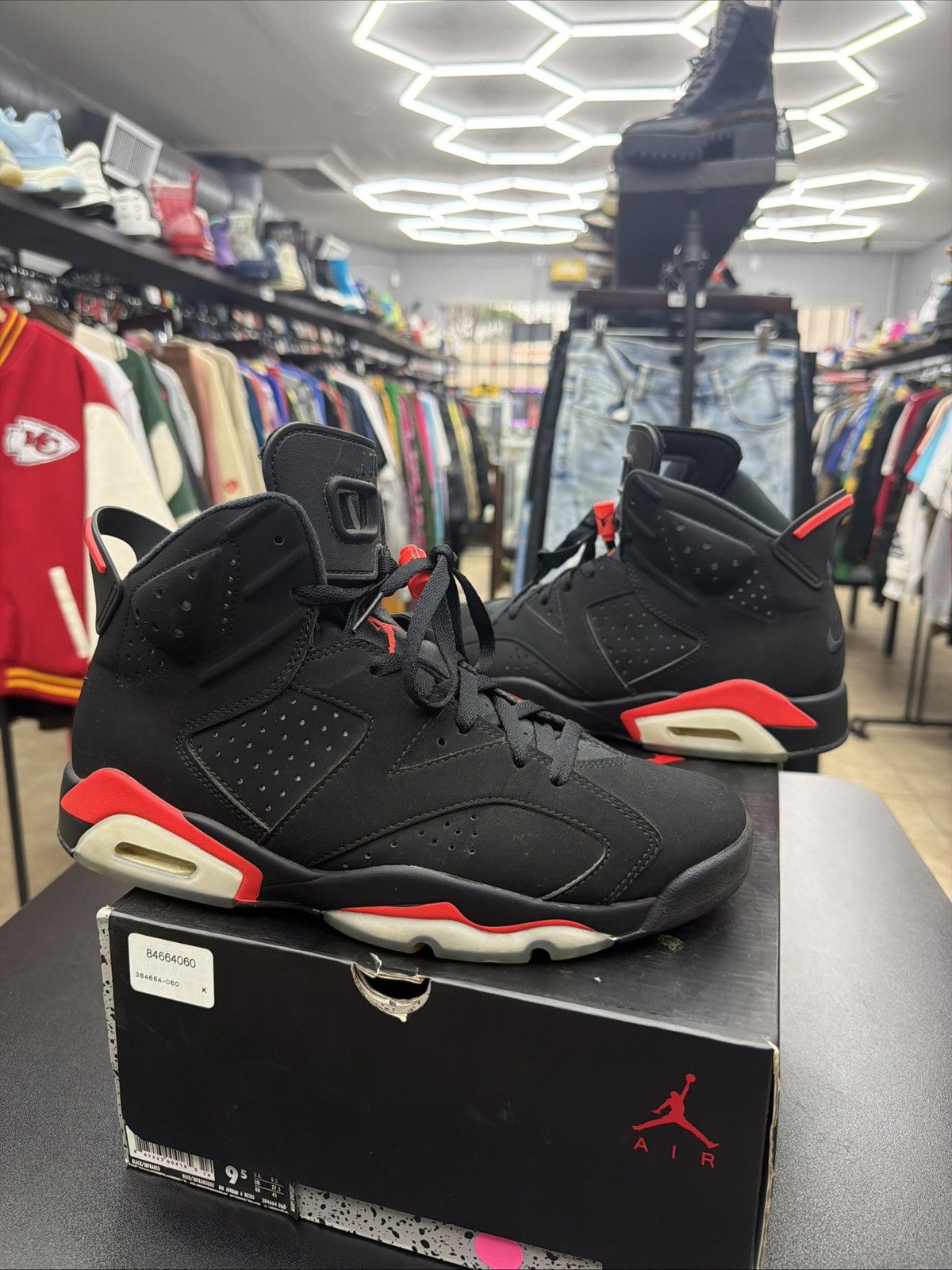 Jordan Brand Air Jordan 6 Retro Black Infrared 2019 Men's Size 9.5 OG All Size US 9.5 / EU 42-43 - 4 Thumbnail