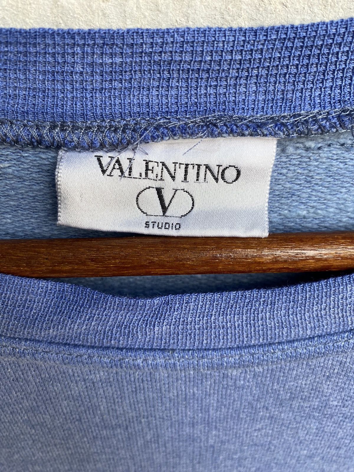 Valentino Vintage Valentino Sweatshirt Pullover Jumper Spellout Size L Size US L / EU 52-54 / 3 - 10 Thumbnail