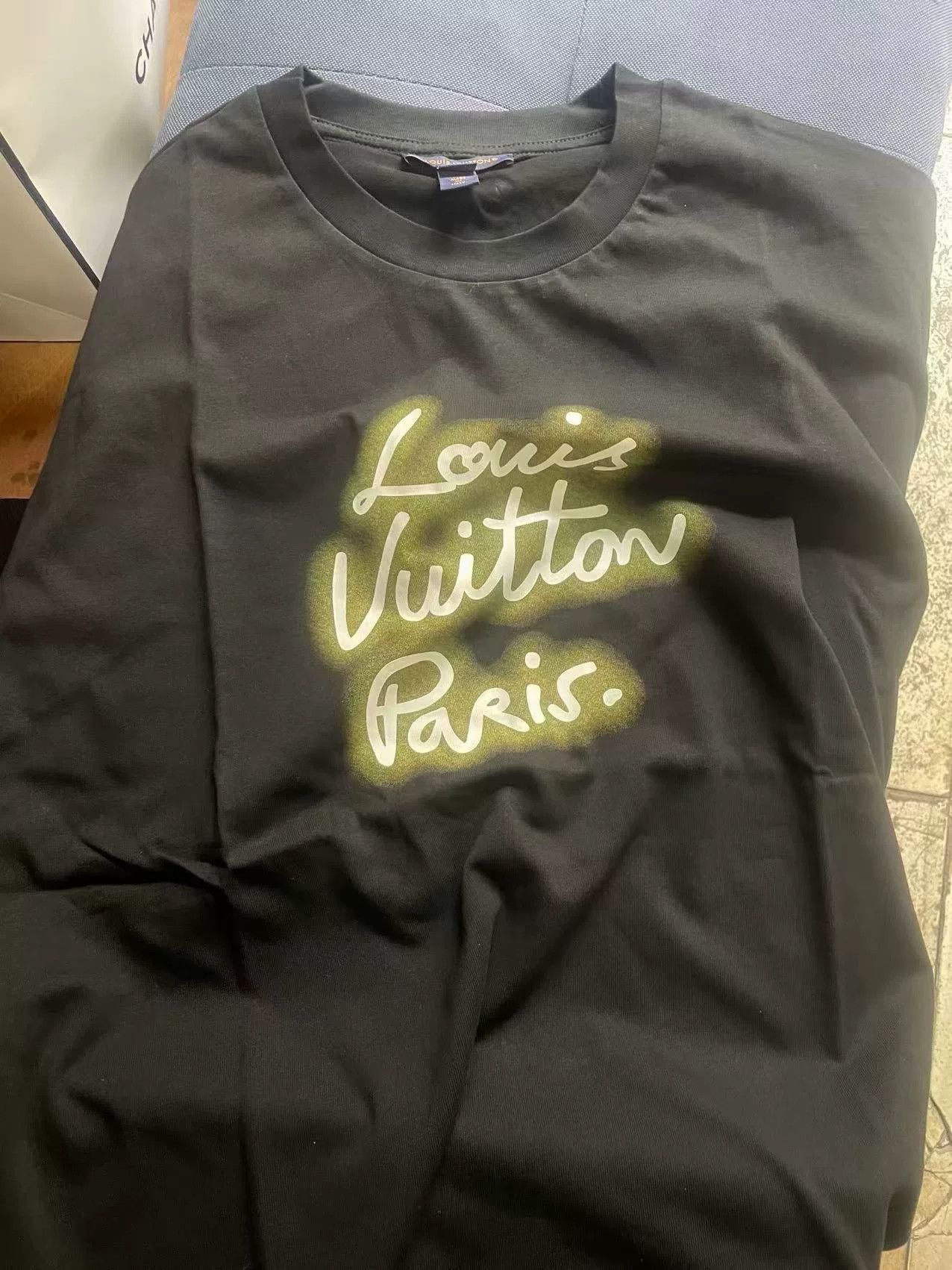 Louis Vuitton Louis Vuitton SS25 Neon Logo Print Tee Size US S / EU 44-46 / 1 - 1 Preview