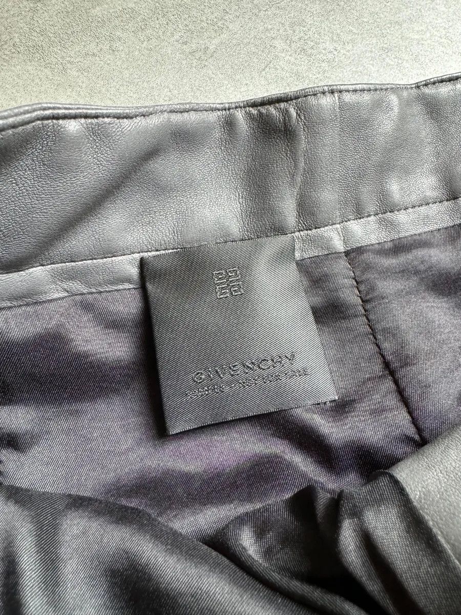 Givenchy SS2023 Givenchy 1/1 Sample Grey Leather Brut Cargo Shorts Size US 34 / EU 50 - 12 Thumbnail