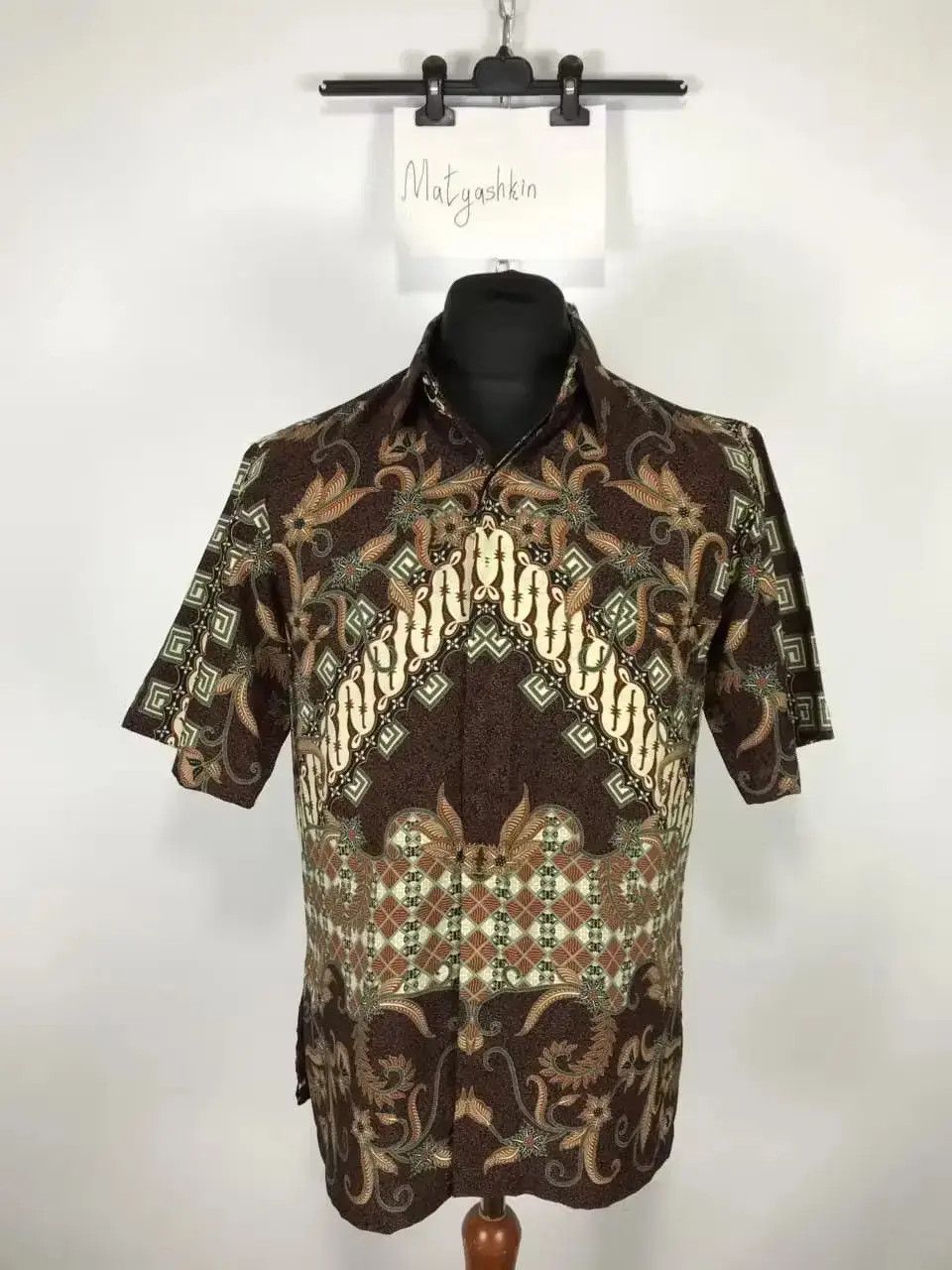 Vintage Crazy short sleeve shirt by Bali Lestari size M Size US M / EU 48-50 / 2 - 1 Thumbnail