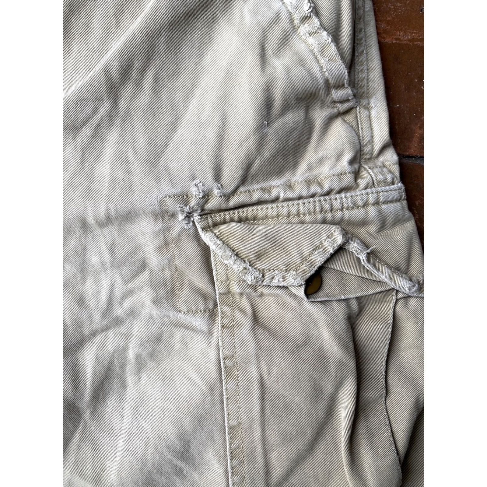 Abercrombie & Fitch Abercrombie & Fitch Cargo Utility Shorts Beige Tan Army Distressed 33 Men Cargo Shorts Regular Beige 90s Vintage? (No) Size US 33 - 4 Thumbnail