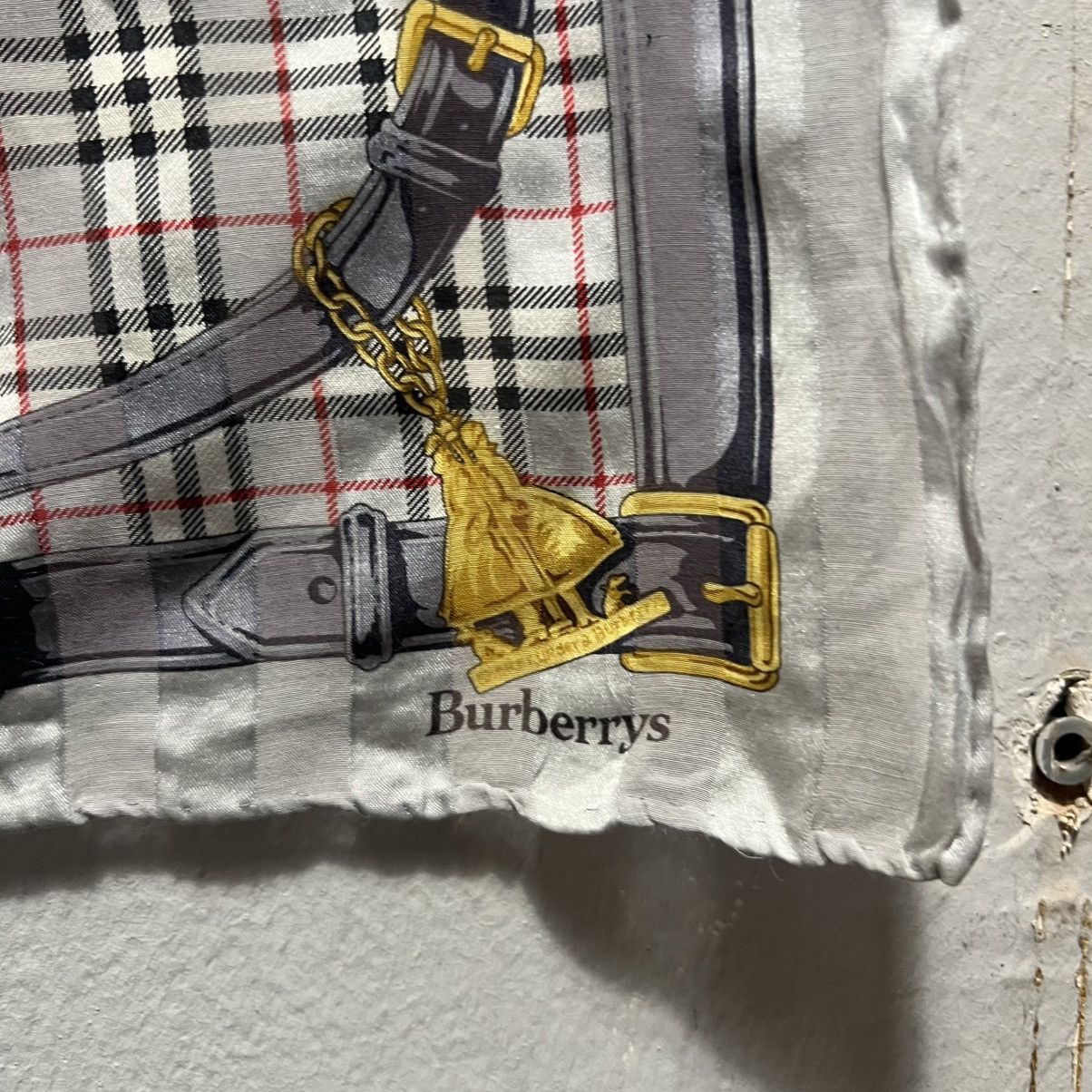 Burberry Burberry Scarf Vintage Print Size ONE SIZE - 2 Thumbnail