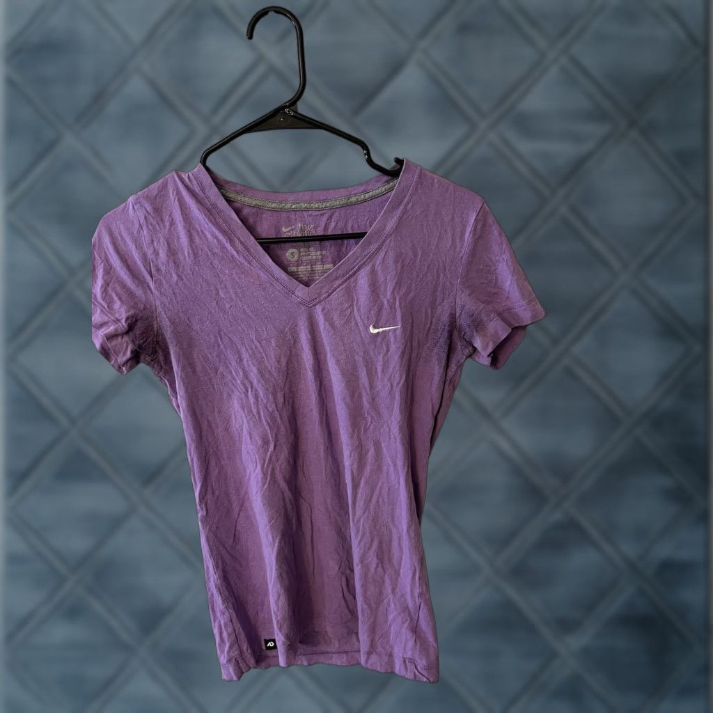 Nike VINTAGE Nike T-Shirt Women Small V-Neck Short Sleeve Logo Graphic Purple Activewear Size S / US 4 / IT 40 - 1 Thumbnail