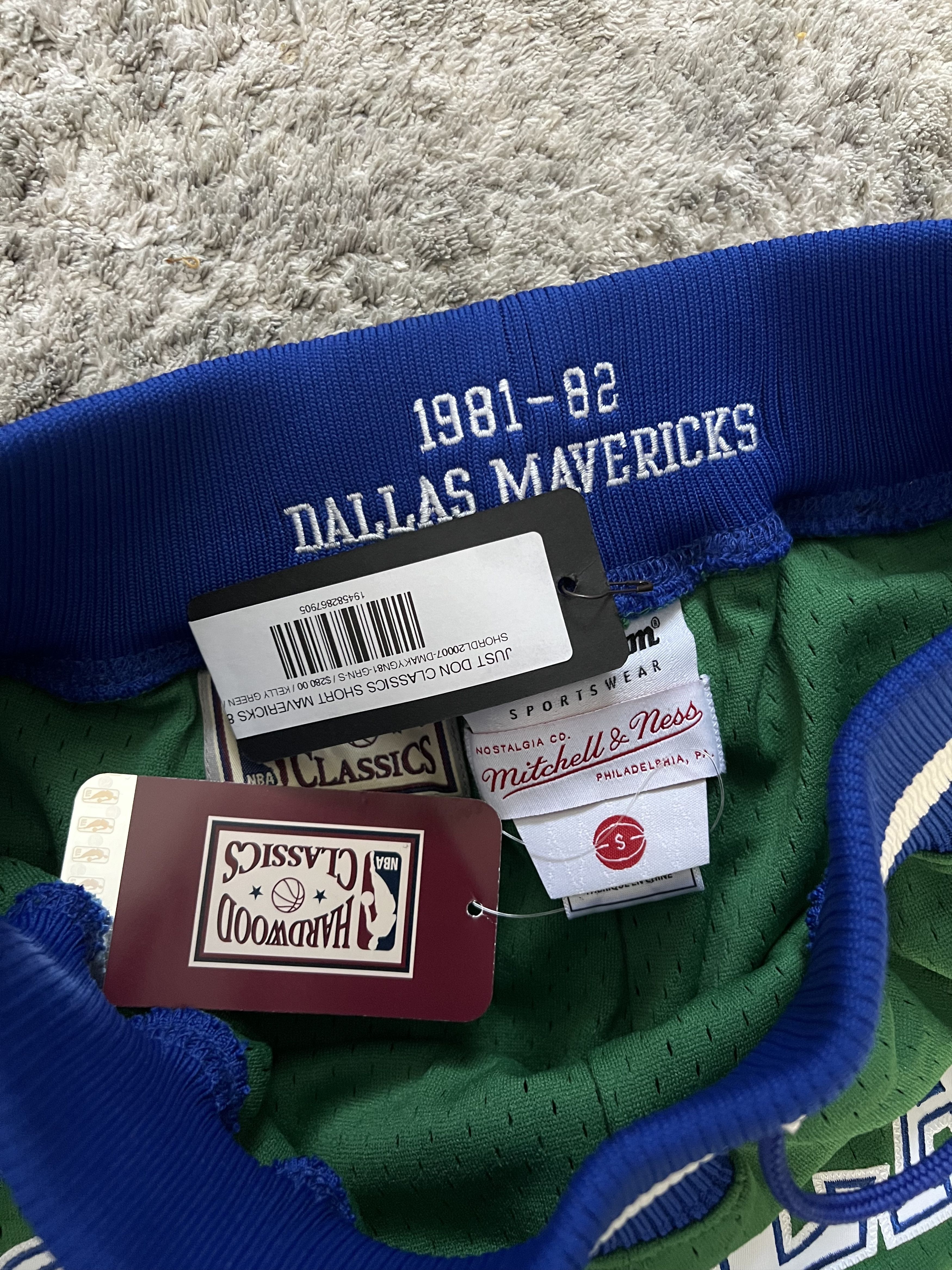 Just Don × Mitchell & Ness Dallas Mavericks 1981-82 NBA Just Don Mitchell & Ness Shorts Size US 30 / EU 46 - 11 Thumbnail