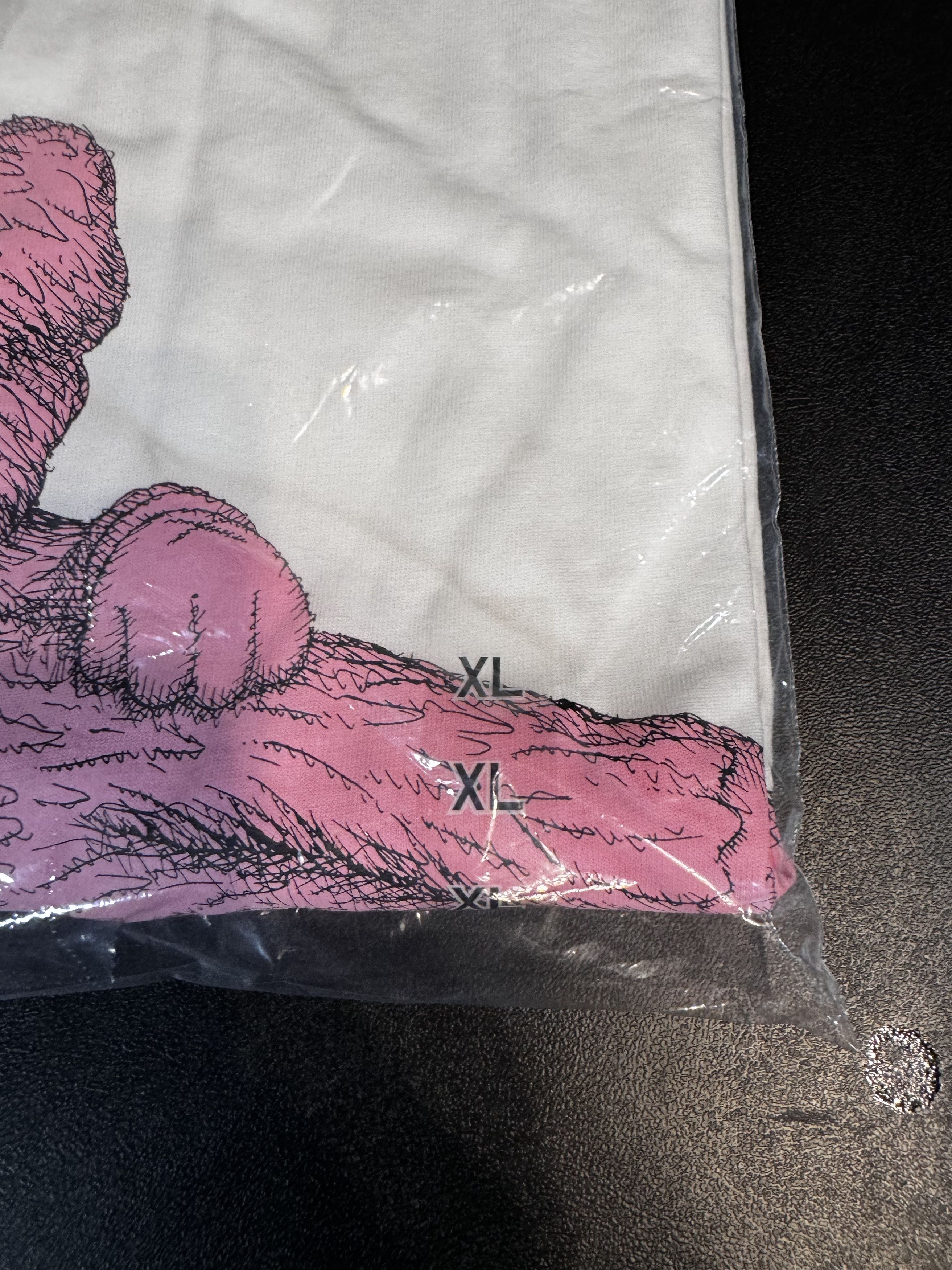 Kaws × Uniqlo KAWS x Uniqlo UT Short Sleeve Graphic T-shirt Size US XL / EU 56 / 4 - 4 Thumbnail