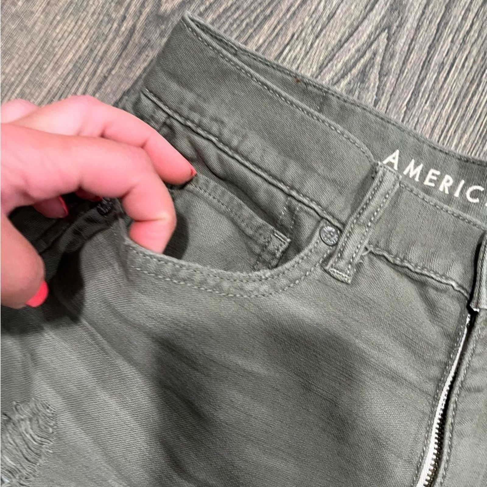 American Eagle Outfitters American Eagle Highest Rise Mom Shorts Distressed Raw Size 27" / US 4 / IT 40 - 2 Thumbnail