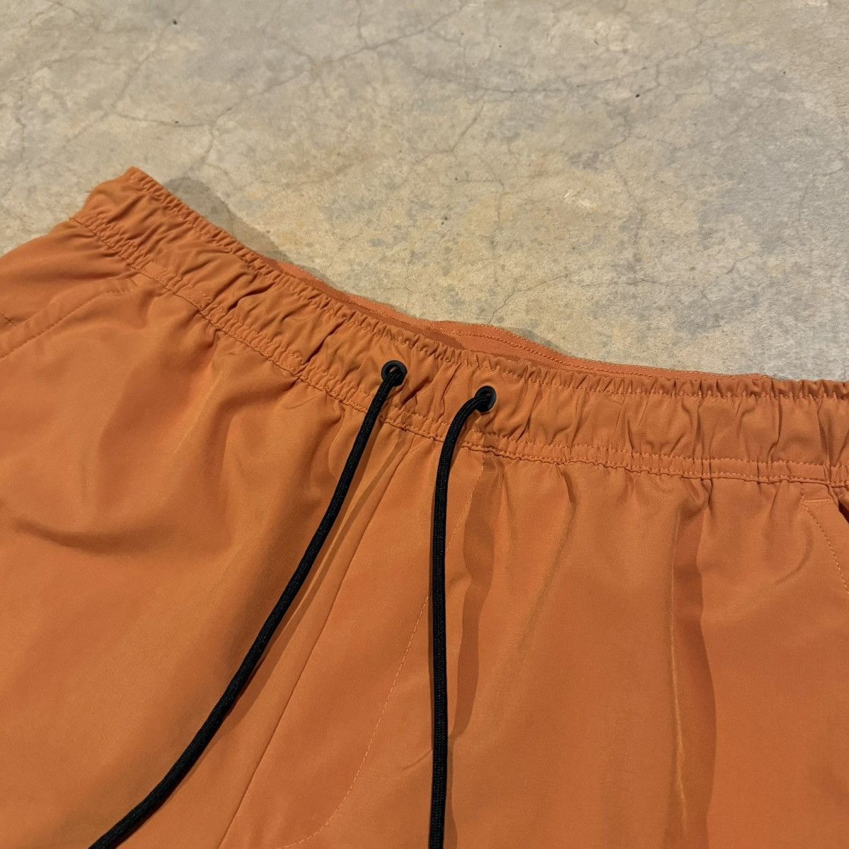 Nike Nike Unlimited Orange Tonal Swoosh Shorts 7” Size US 34 / EU 50 - 4 Thumbnail