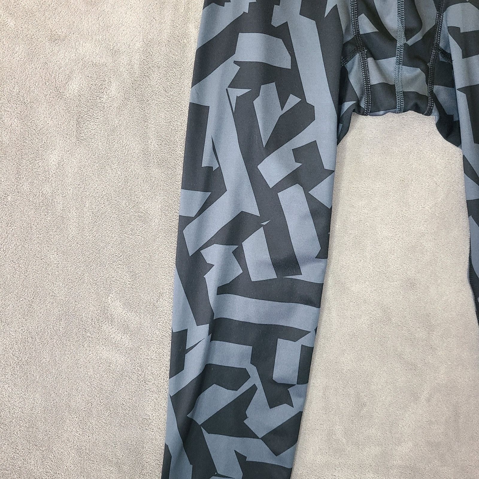 Nike Nike Pro Combat Women's L Graphic Leggings Black/Gray Size 25" / US 0 / IT 36 - 11 Thumbnail