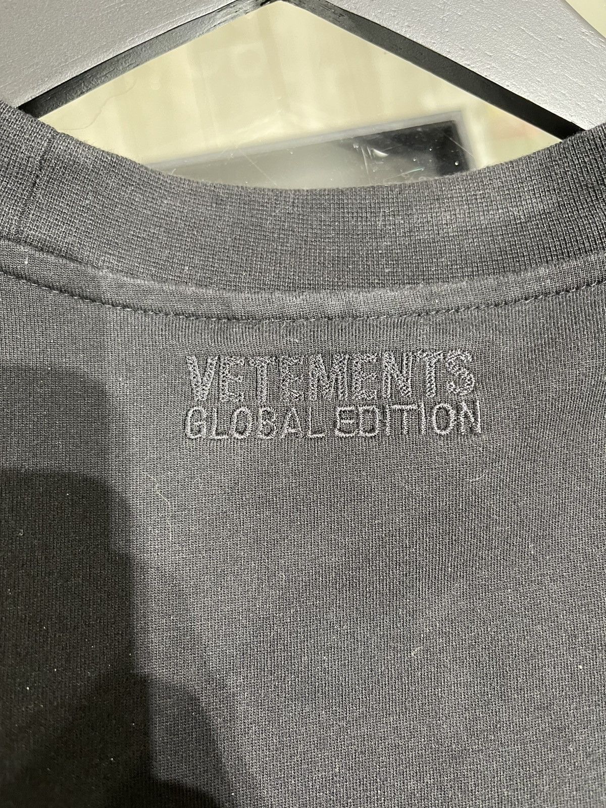 Vetements Think Globally Tee Size US S / EU 44-46 / 1 - 4 Thumbnail
