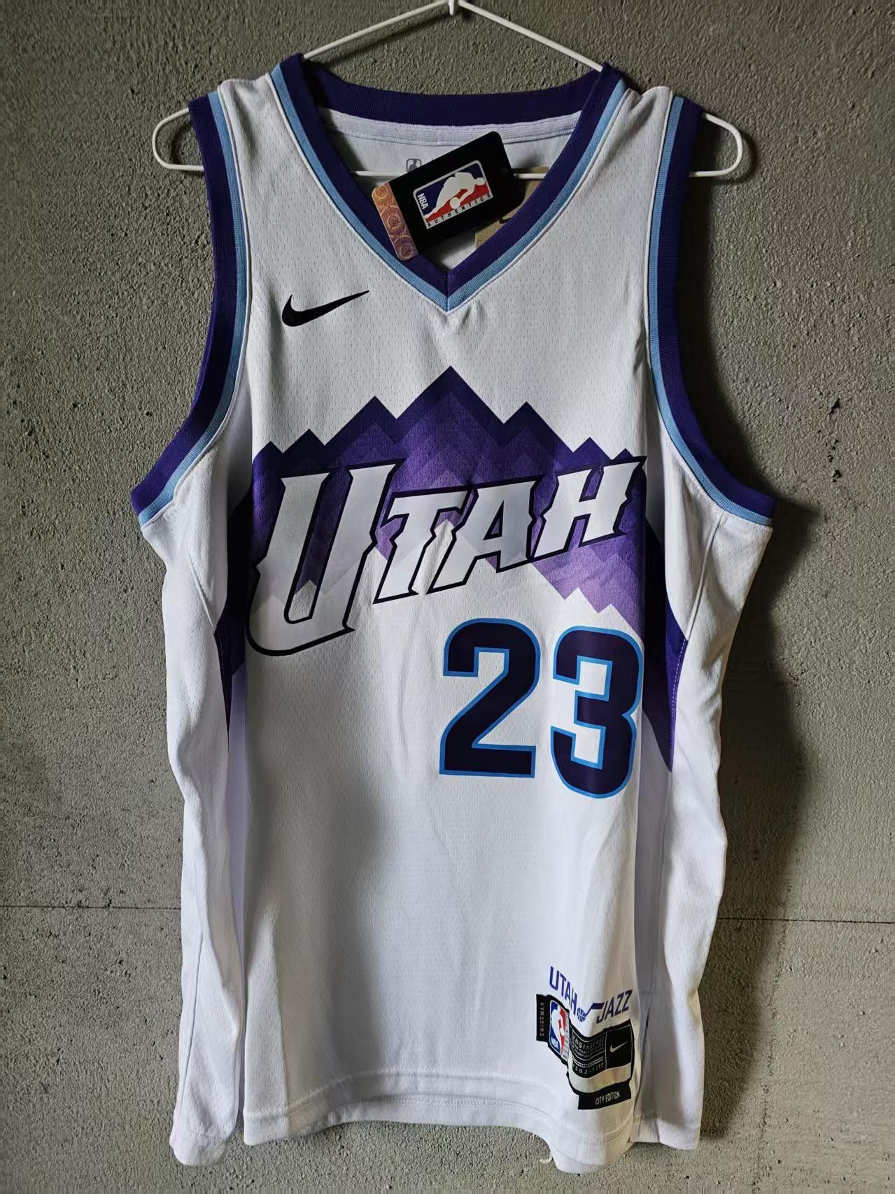 NBA Utah Jazz 23 Lauri Markkanen Jersey Size US XXL / EU 58 / 5 - 2 Thumbnail