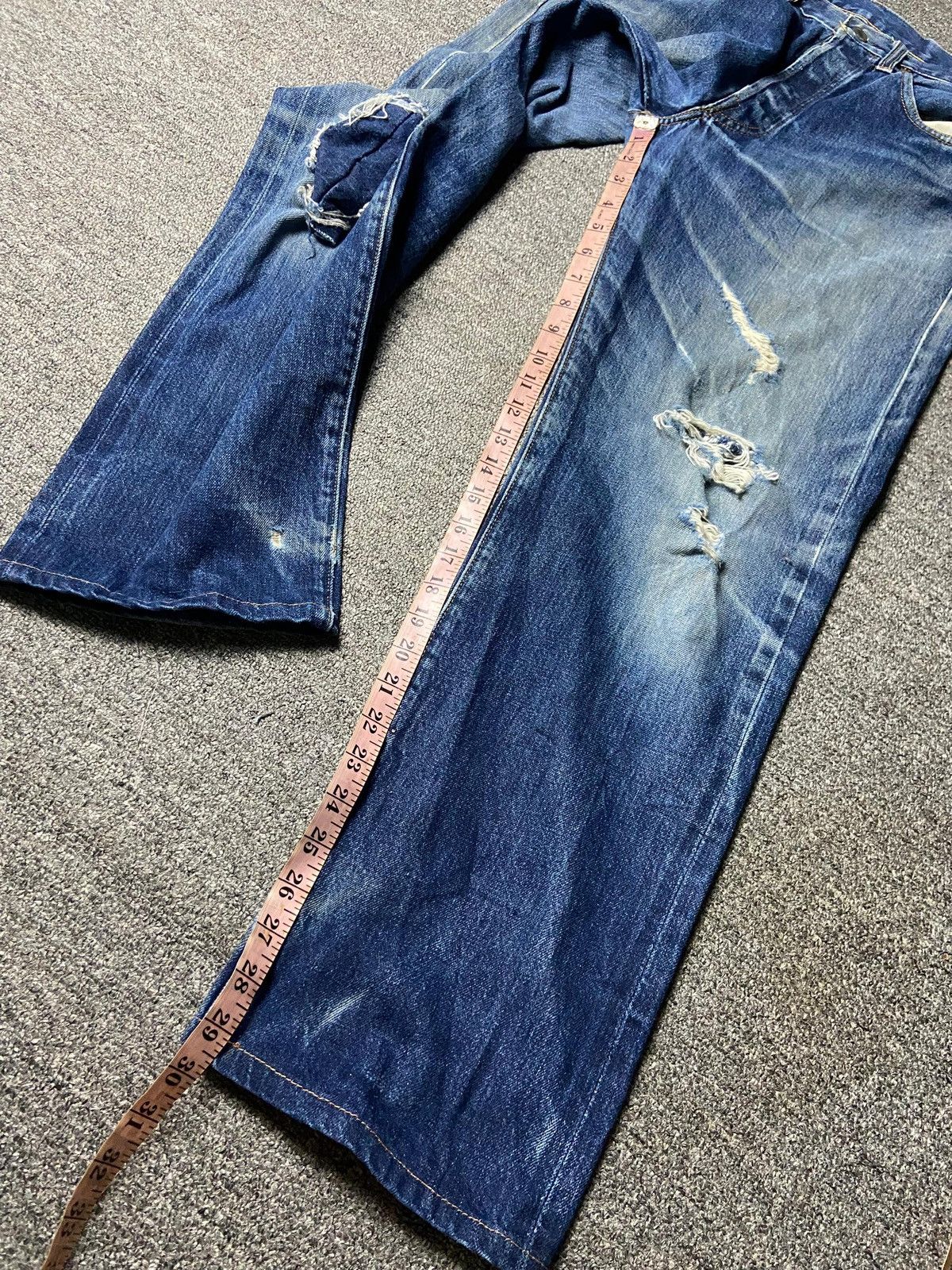 Levi's Levi’s Strauss Co. 501 Distressed Ripped Jeans (162) Size US 31 - 10 Thumbnail