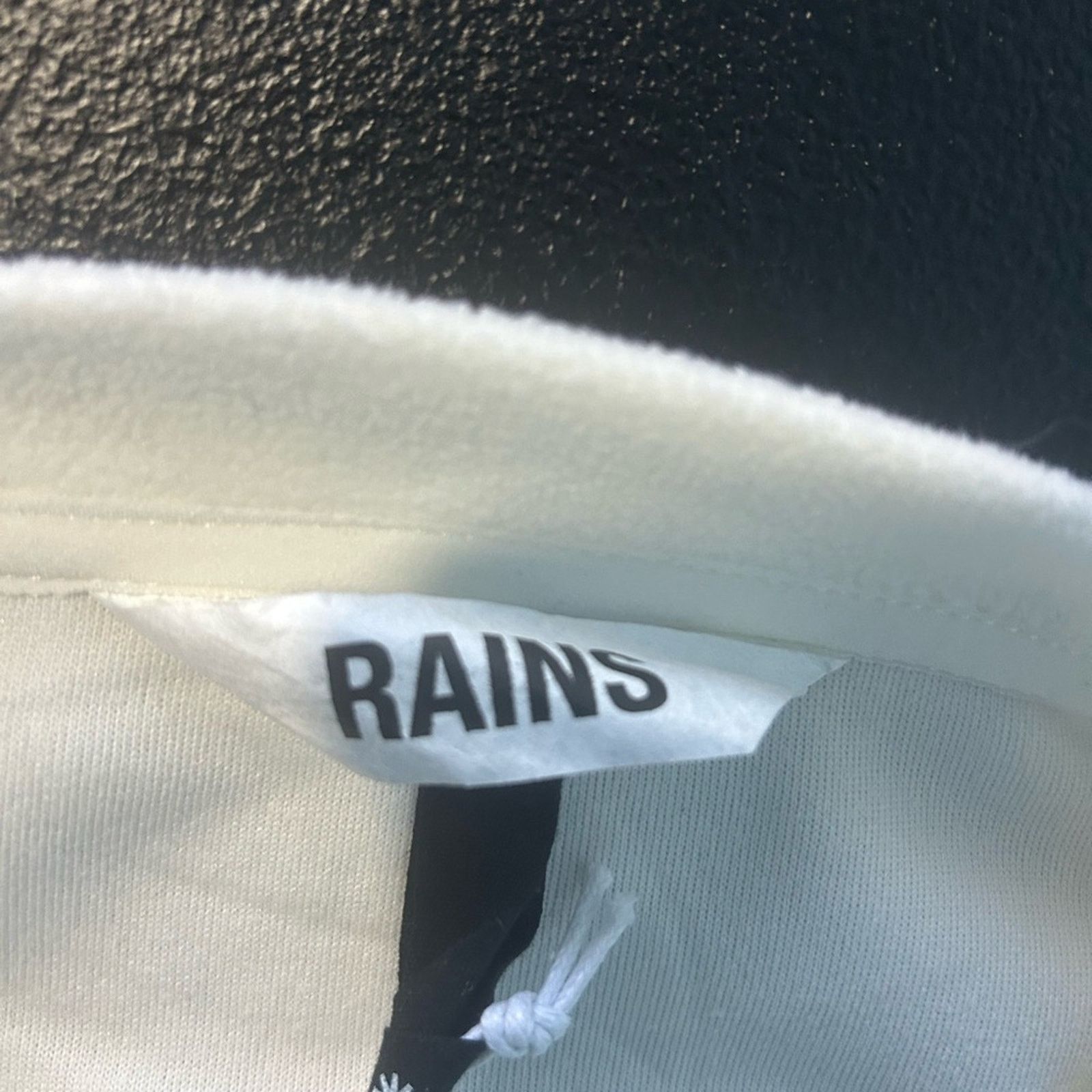 Rains Rains Sweatshirt Cream Fossil Fleece Pullover NWT Large Size US L / EU 52-54 / 3 - 5 Thumbnail