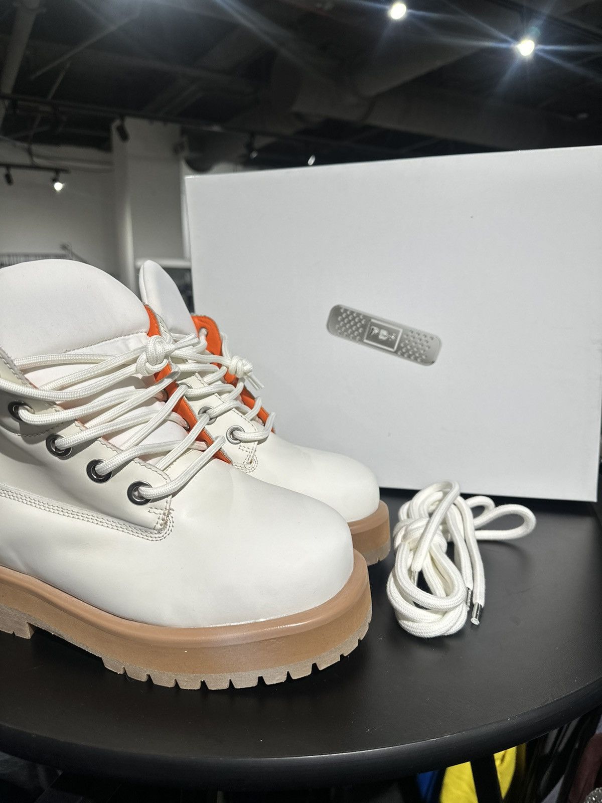 PDF PDF.Channel Strada Boots Low White EU 43 Size US 11 / EU 44 - 10 Thumbnail