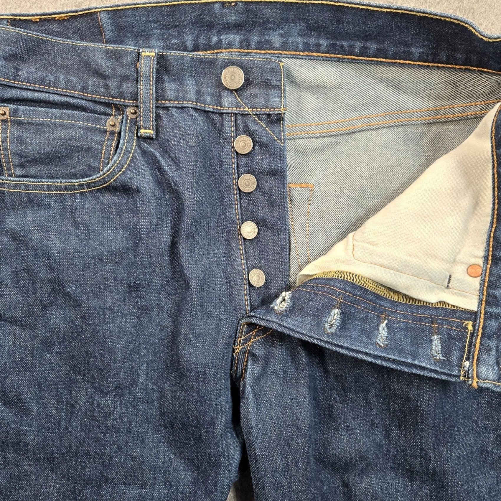 Levi's Item Specifications: Material: Leather, Style: Wallet Size US 31 - 2 Thumbnail