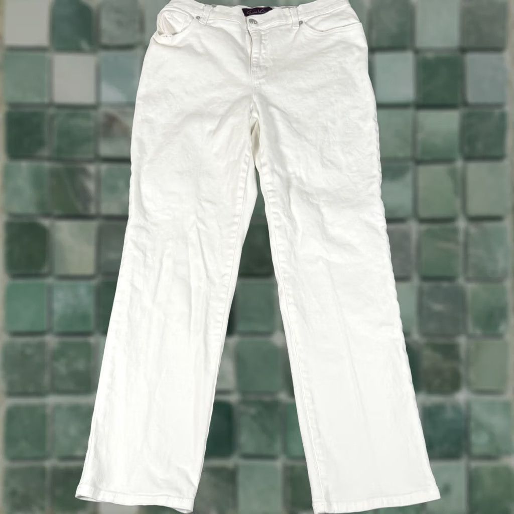 Gloria Vanderbilt Gloria Vanderbilt Amanda Jeans White Straight Womens 10 Denim Cotton Blend Pockets Stretch Classic Fit Inseam 27.5in Rise 10.5in Zip Button Size 32" / US 10 / IT 46 - 1 Thumbnail