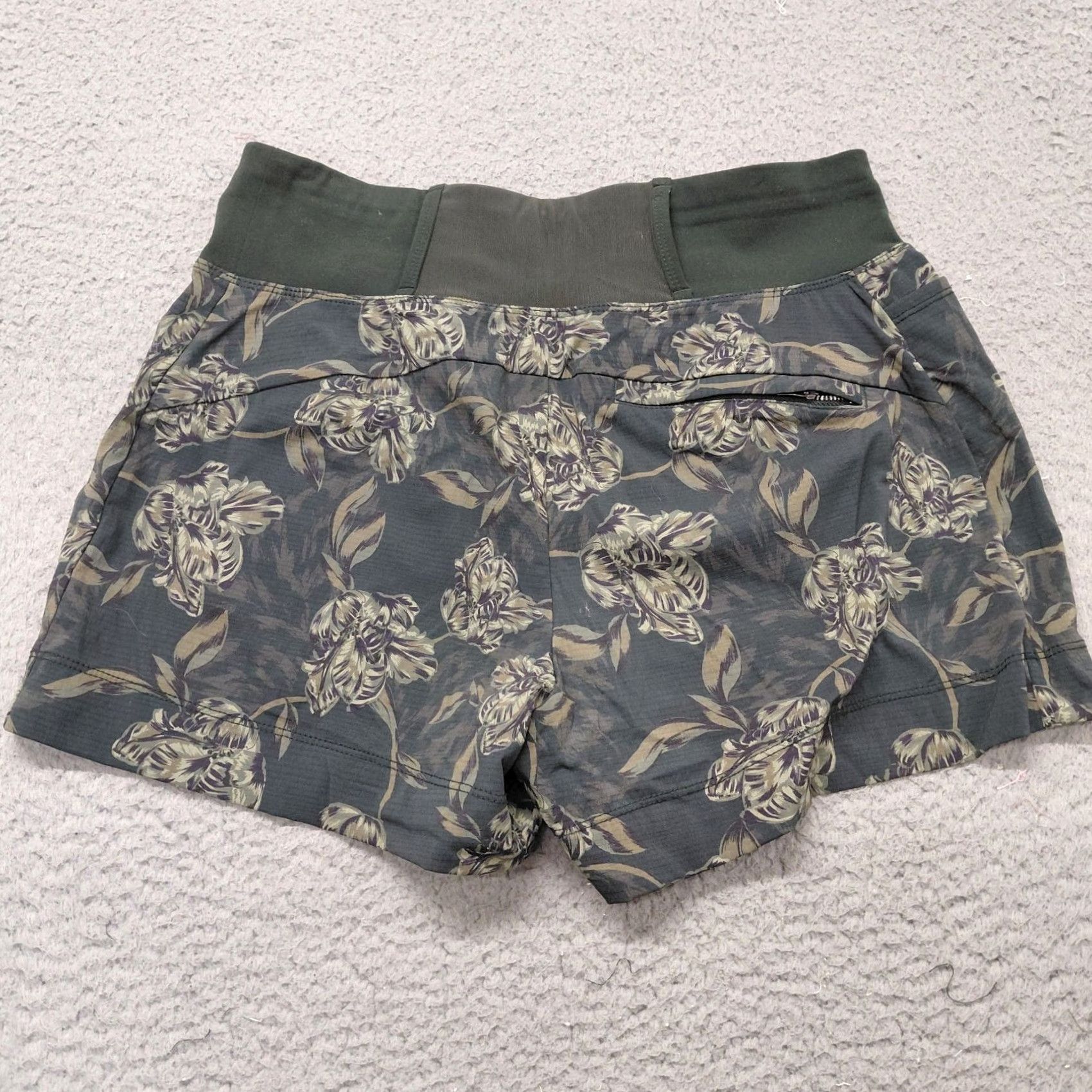 Athleta Athleta Trekkie North Printed Shorts Women's Size 4 Olive Army Green Floral Pattern Pockets Stretch Breathable Athletic Shorts Womens Size 27" / US 4 / IT 40 - 2 Thumbnail