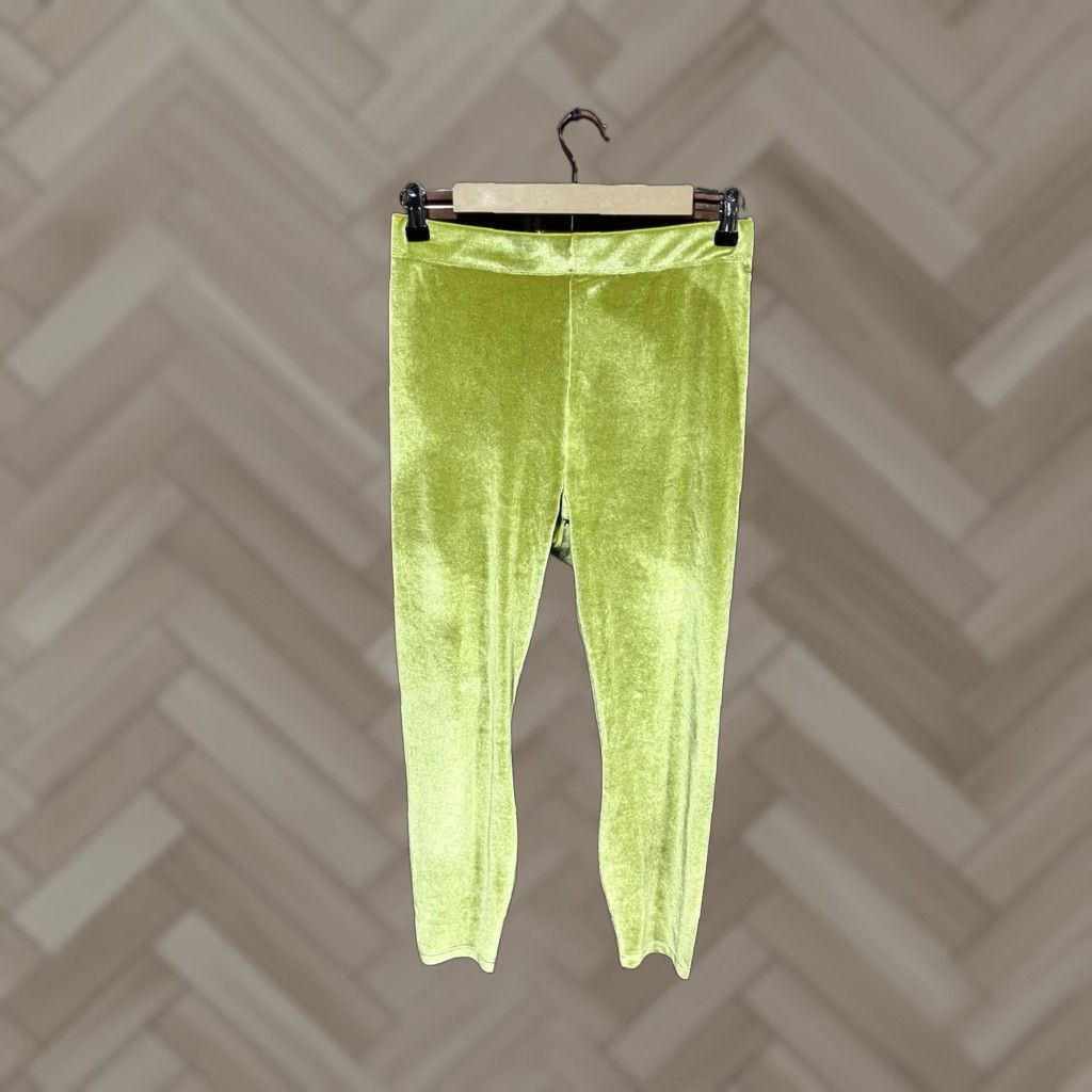 Fabletics Fabletics Leggings Womens Green Velour Cropped Athletic Size L Size 36" / US 14 / IT 50 - 1 Thumbnail