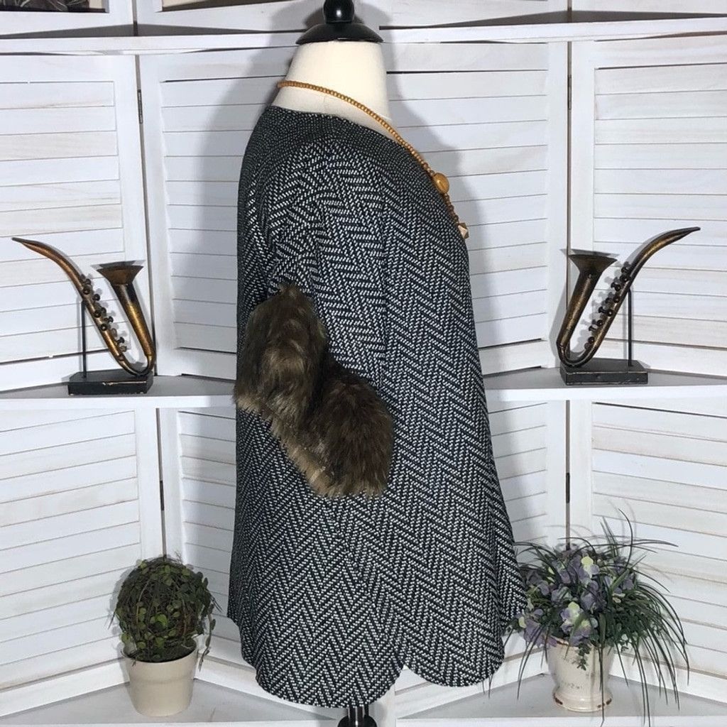 Vintage Poncho Chevron Faux Fur Trim Pullover Black/White Size M / US 6-8 / IT 42-44 - 3 Thumbnail