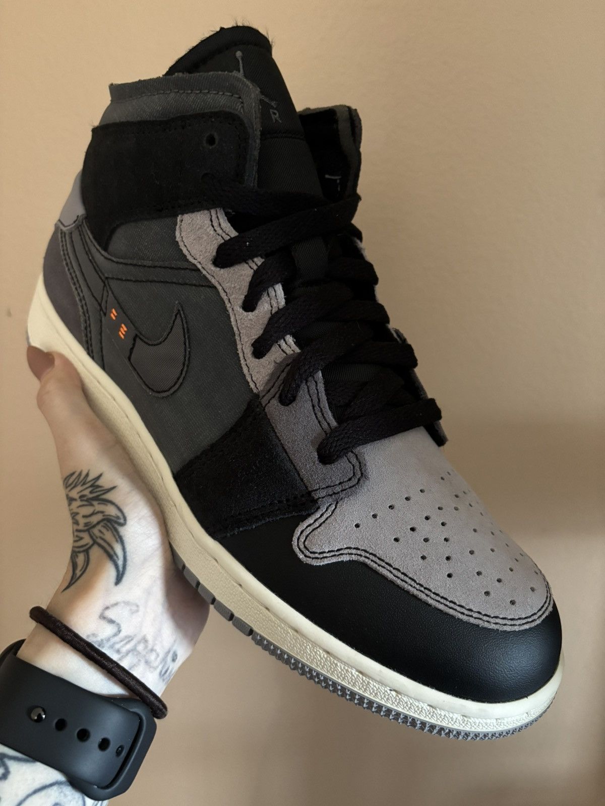 Jordan Brand Air Jordan 1 Mid SE Craft GS 'Inside Out - Black' Size US 6.5 / EU 39-40 - 2 Thumbnail