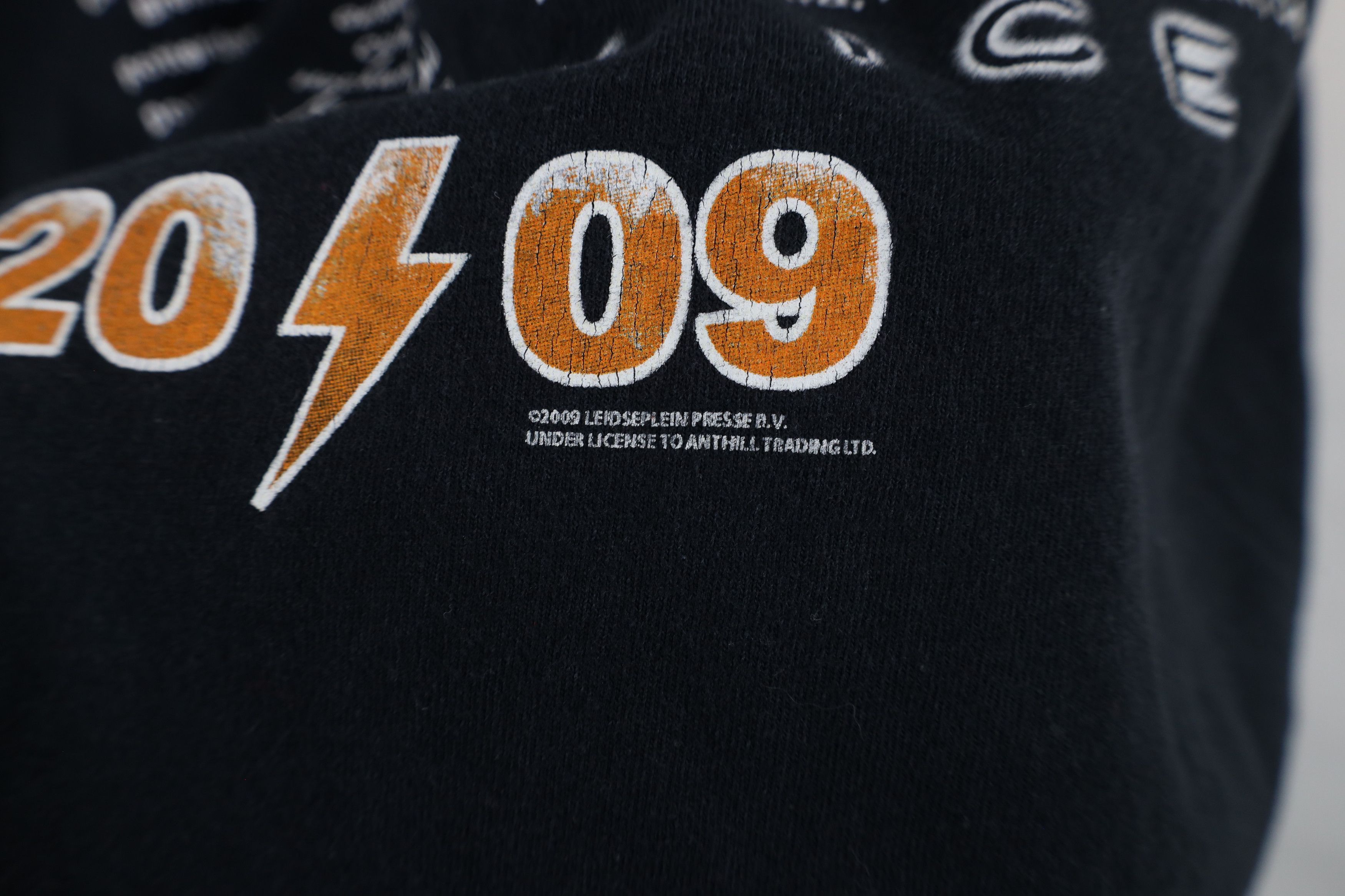 Vintage Vintage Y2K Black Ice World Tour ACDC Band T-Shirt Black Size US M / EU 48-50 / 2 - 10 Thumbnail