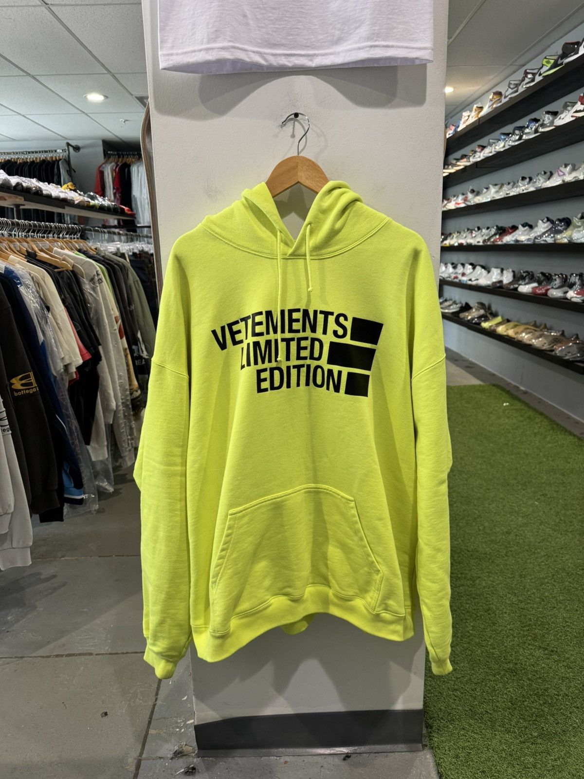 Vetements Vetements Limited Edition Hoodie Neon Size US L / EU 52-54 / 3 - 1 Thumbnail